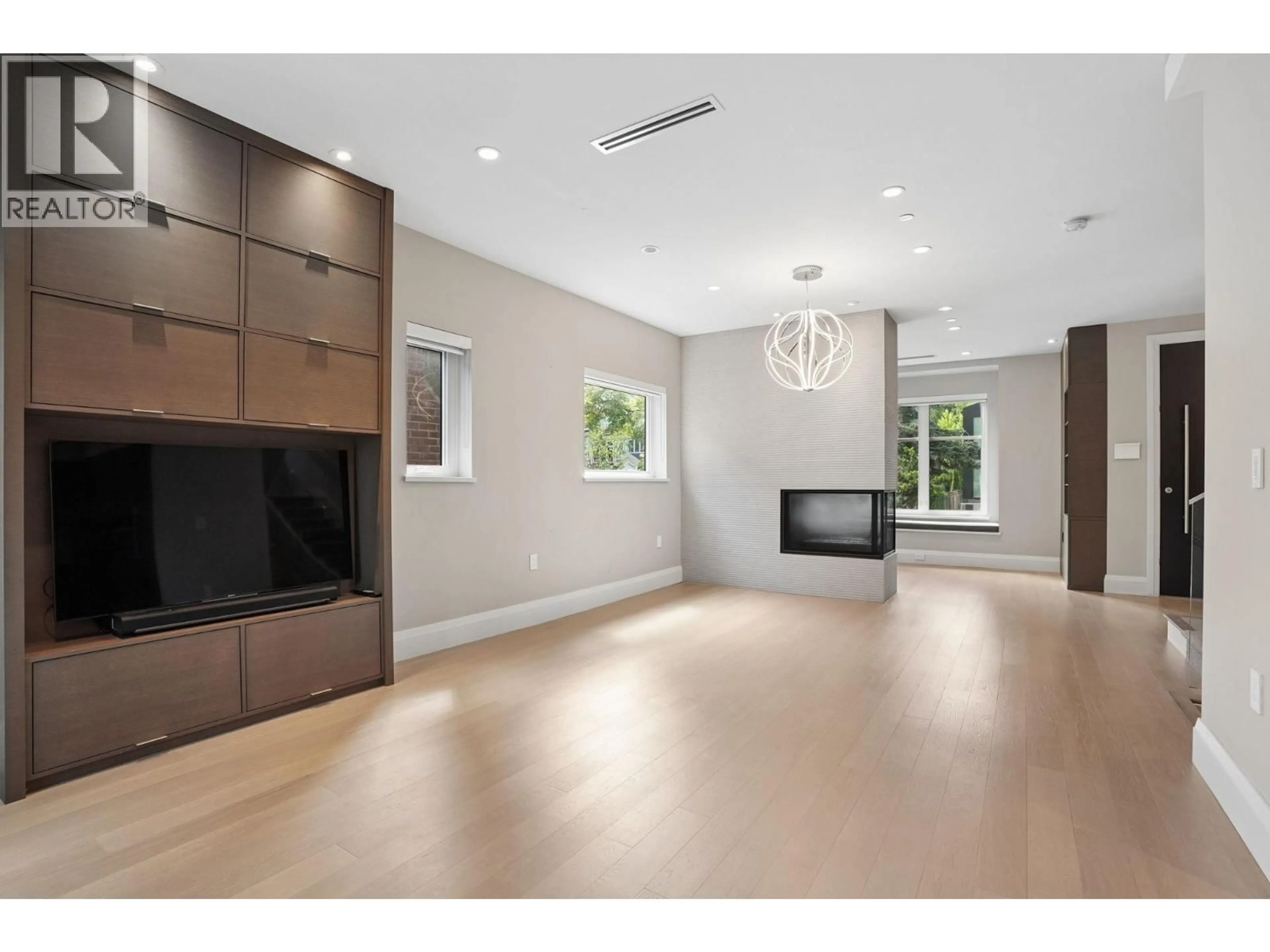 Unknown for 4481 15TH AVENUE, Vancouver British Columbia V6R3B1