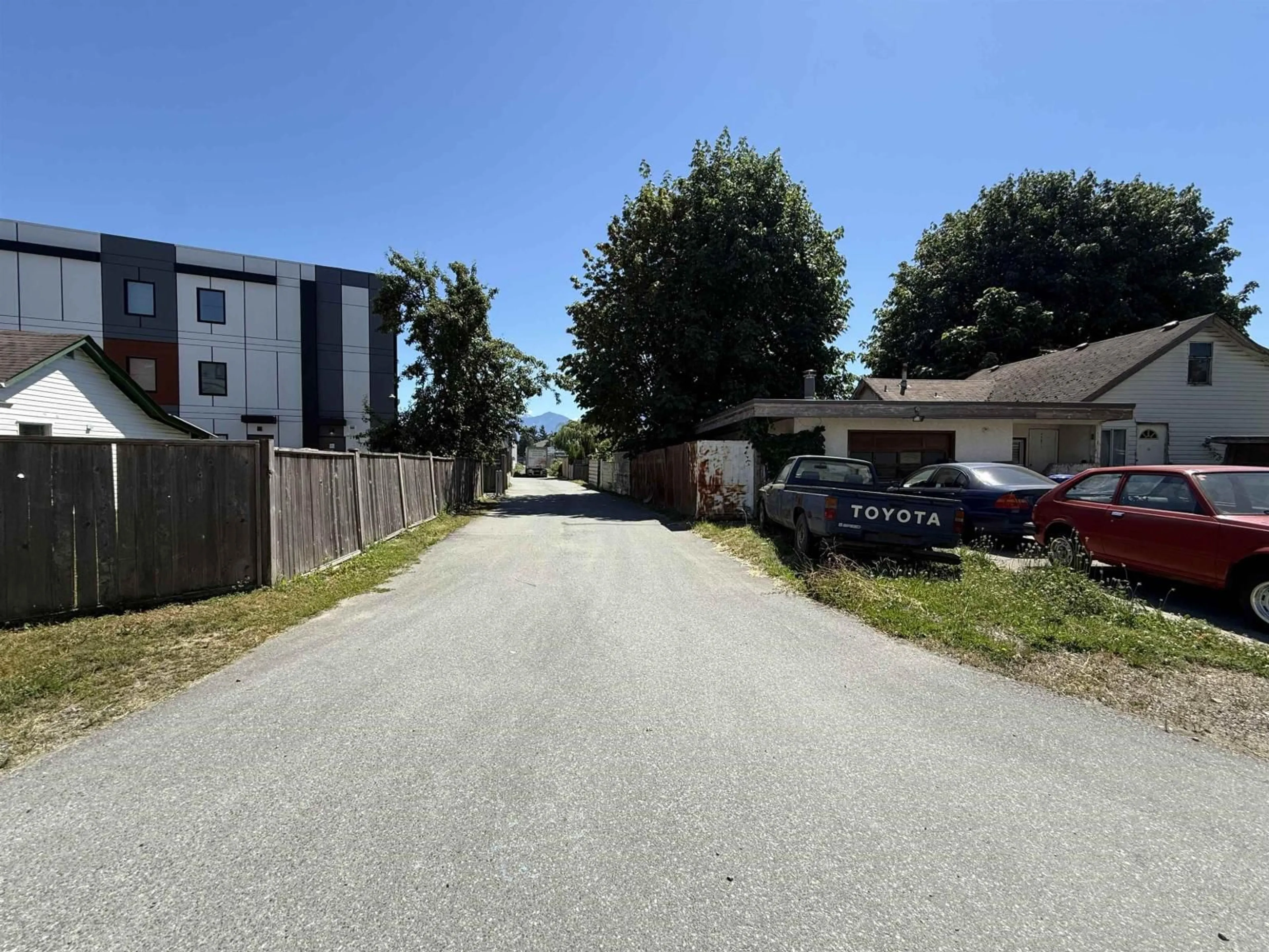 A pic from outside/outdoor area/front of a property/back of a property/a pic from drone, street for 45871 ROWAT AVENUE, Chilliwack British Columbia V2P1J2
