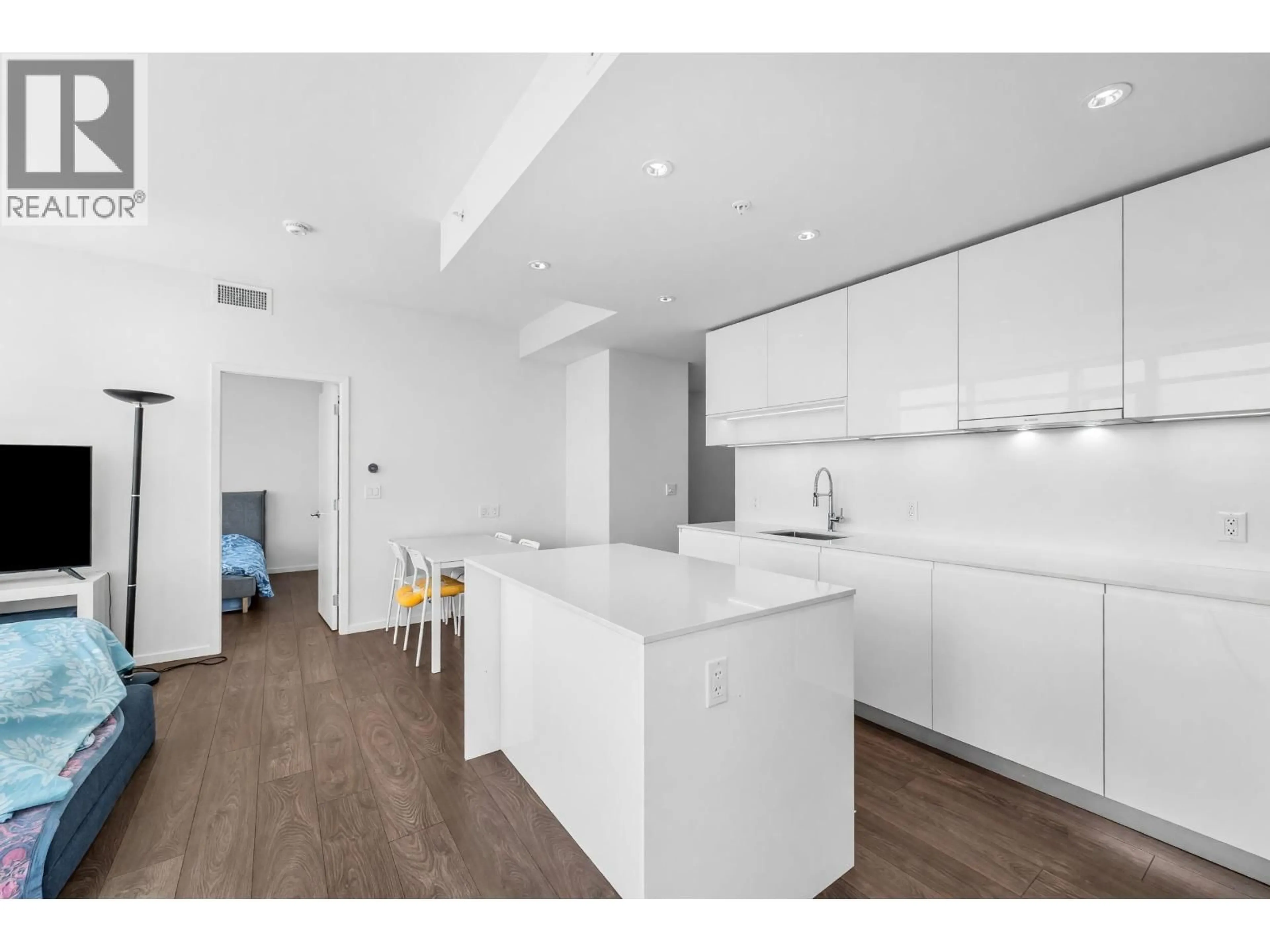 Open concept kitchen, unknown for 902 - 6808 MINORU BOULEVARD, Richmond British Columbia V6Y0M7