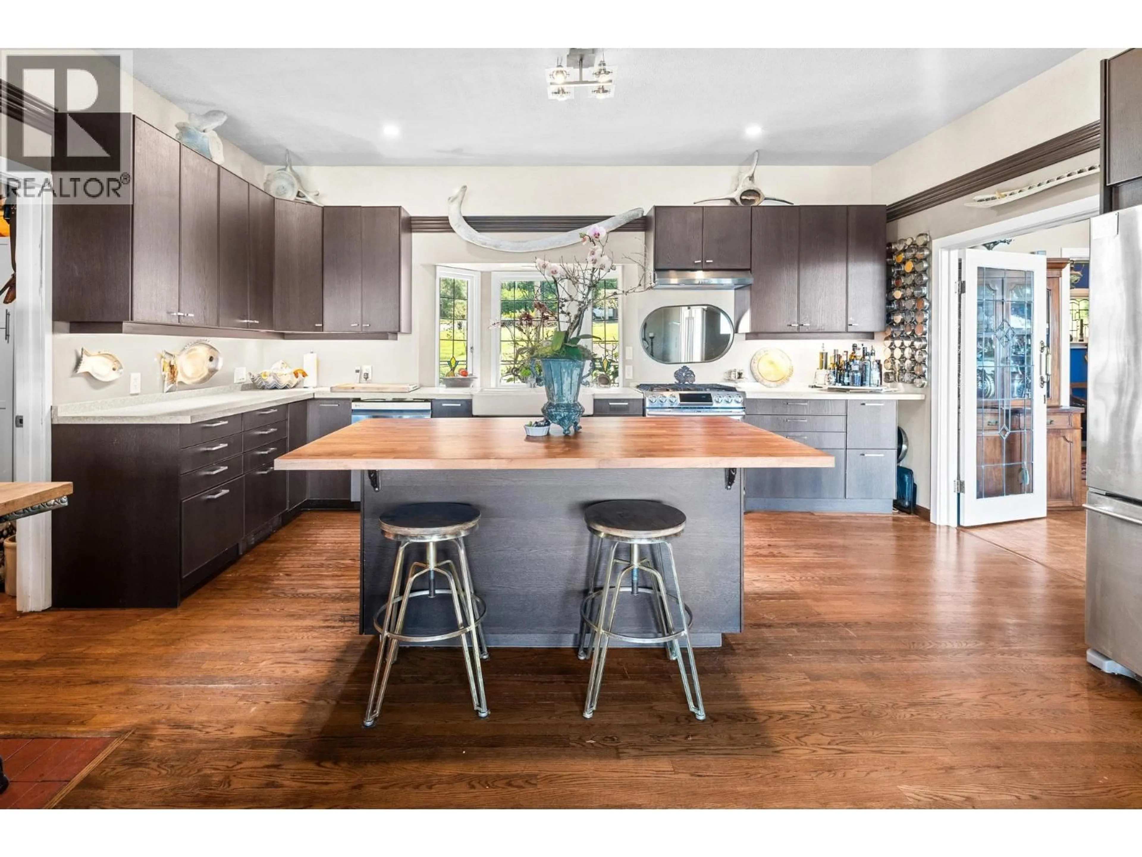 Open concept kitchen, wood/laminate floor for 474 STICKS ALLISON ROAD, Galiano Island British Columbia V0N1P0