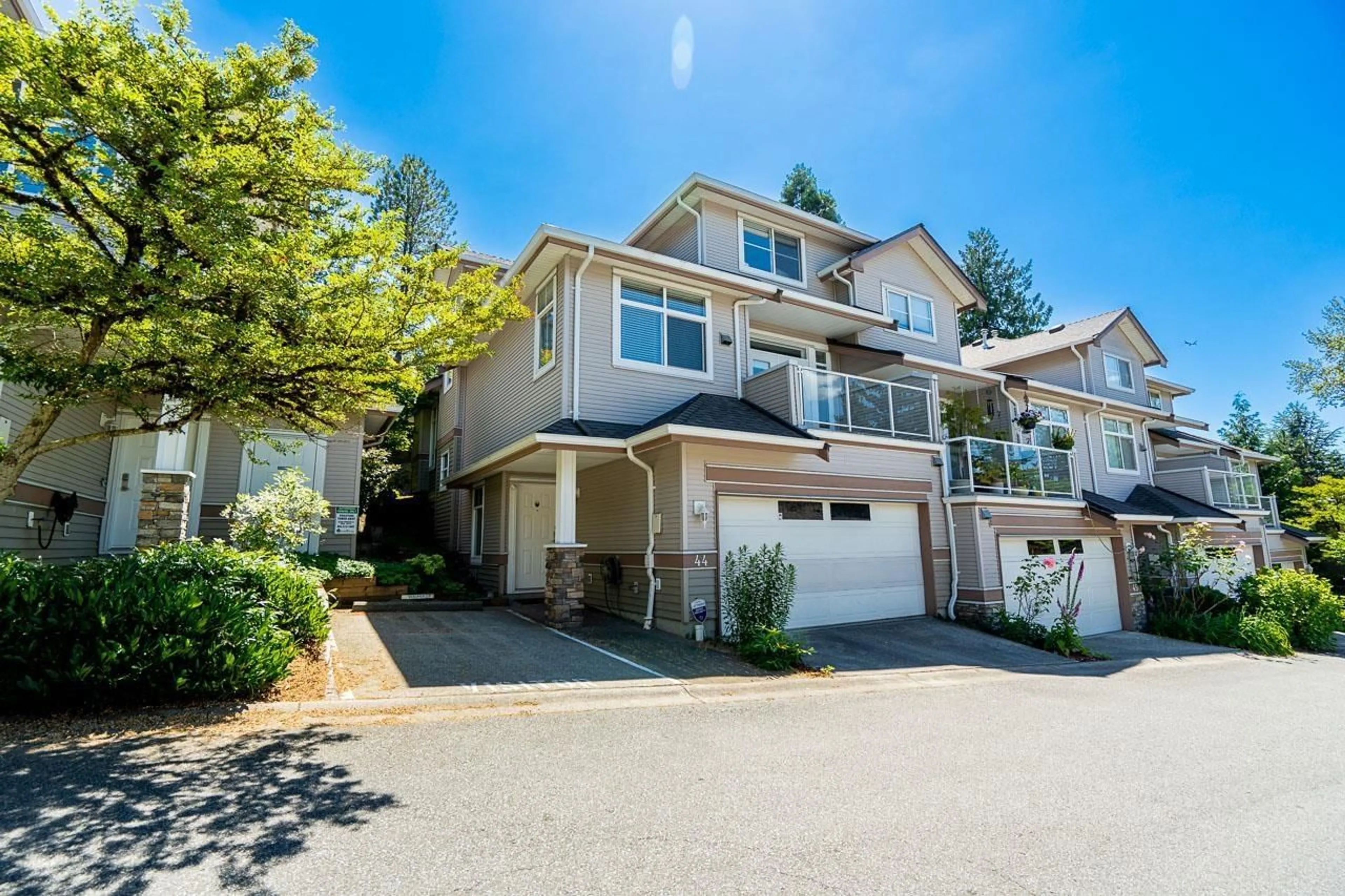 A pic from outside/outdoor area/front of a property/back of a property/a pic from drone, street for 44 - 11860 RIVER ROAD, Surrey British Columbia V3V2V7