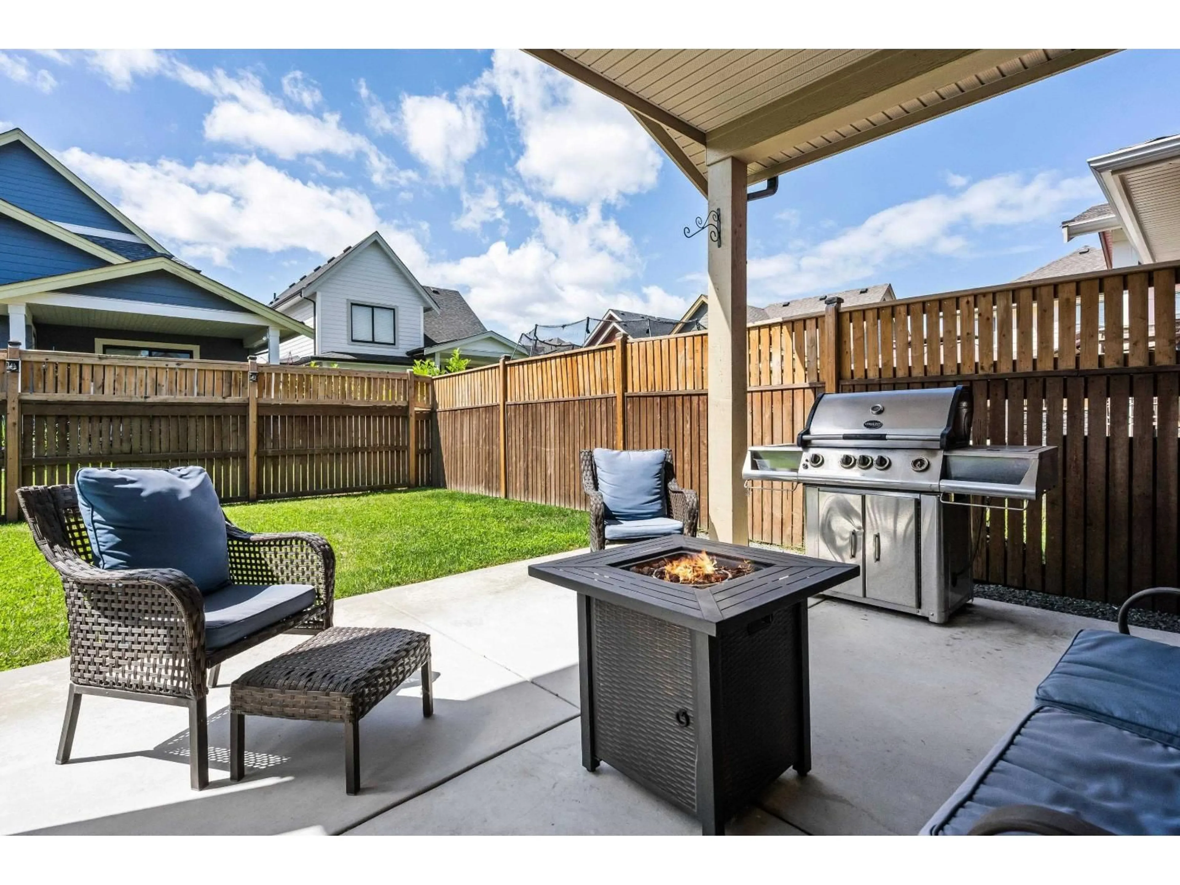 Patio, street for 36 - 46211 PROMONTORY ROAD, Chilliwack British Columbia V2R6E4
