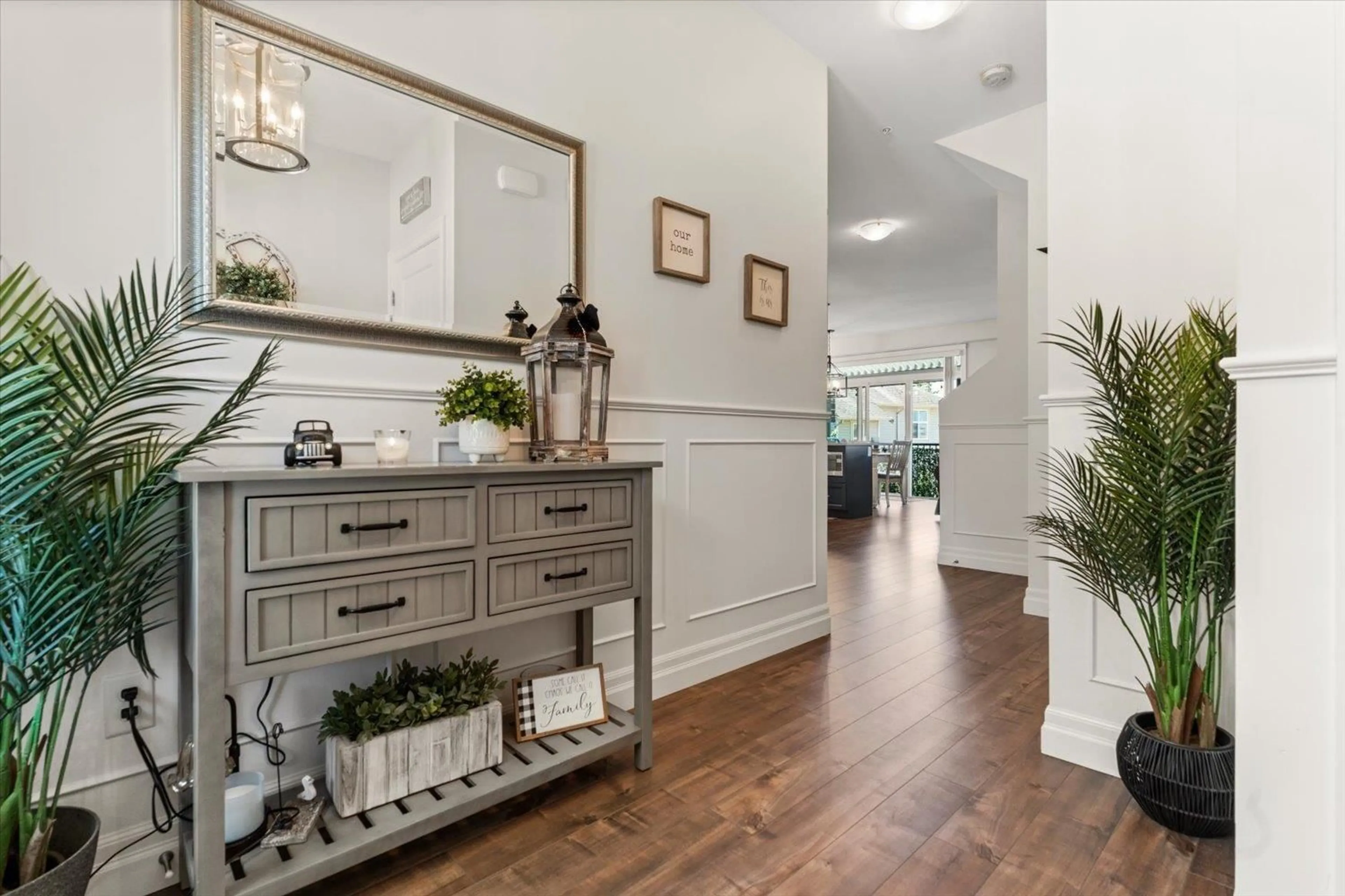 Indoor entryway for A - 46968 RUSSELL ROAD, Chilliwack British Columbia V2R4V7