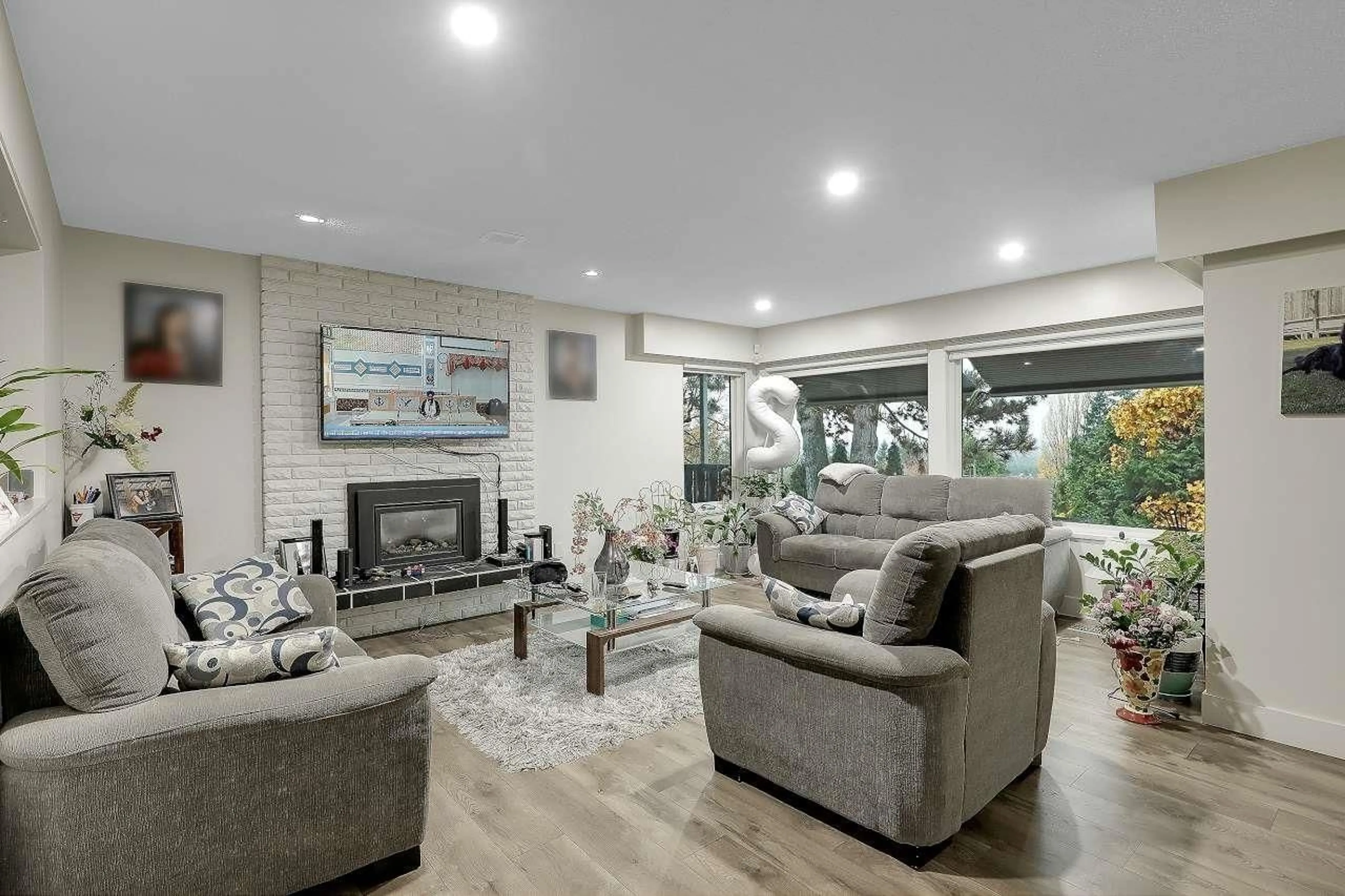 Living room with furniture, unknown for 7985 MODESTO DRIVE, Delta British Columbia V4C4A9