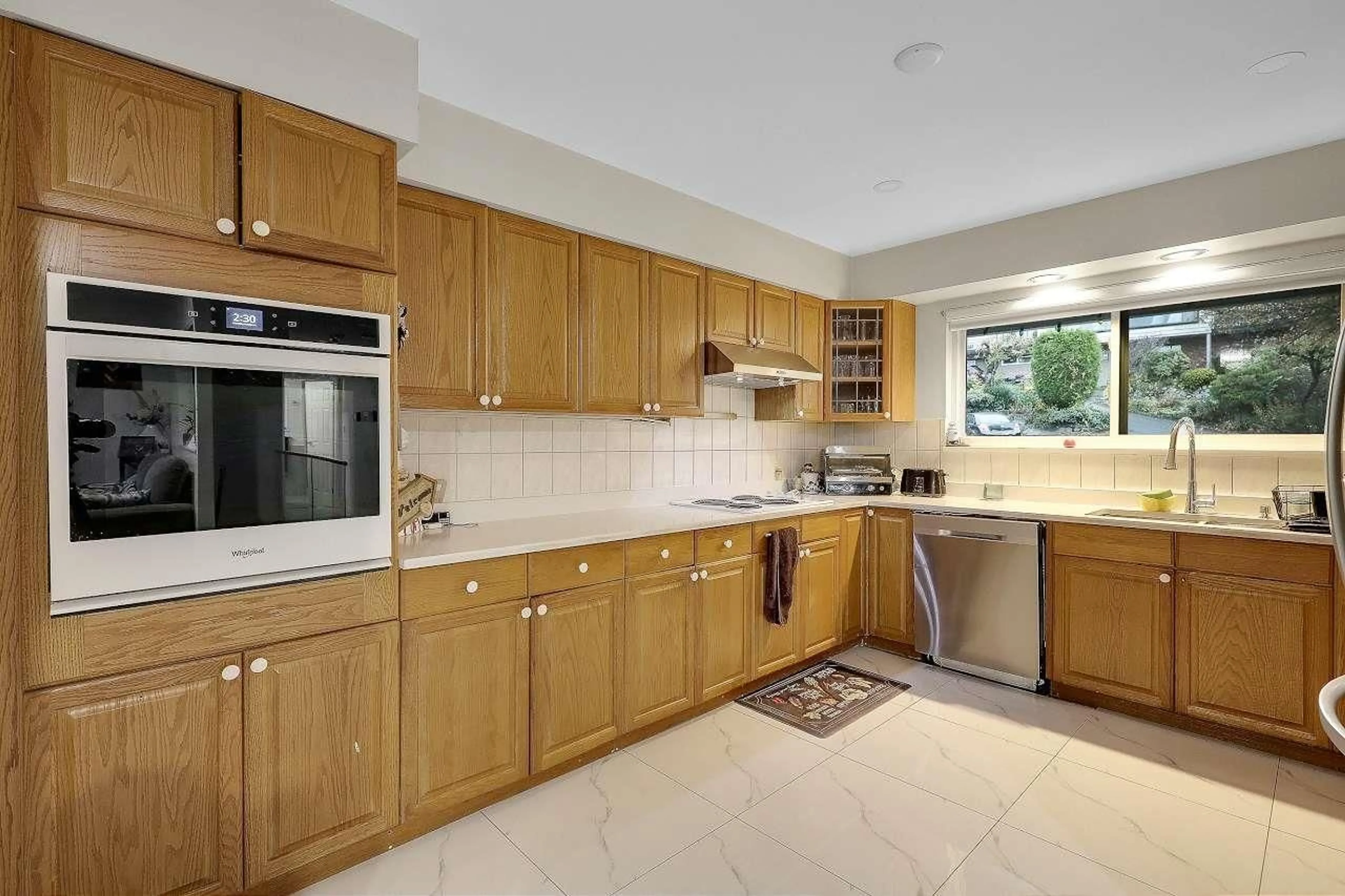 Standard kitchen, ceramic/tile floor for 7985 MODESTO DRIVE, Delta British Columbia V4C4A9