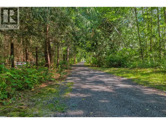 2562 MILES ROAD, Roberts Creek 3