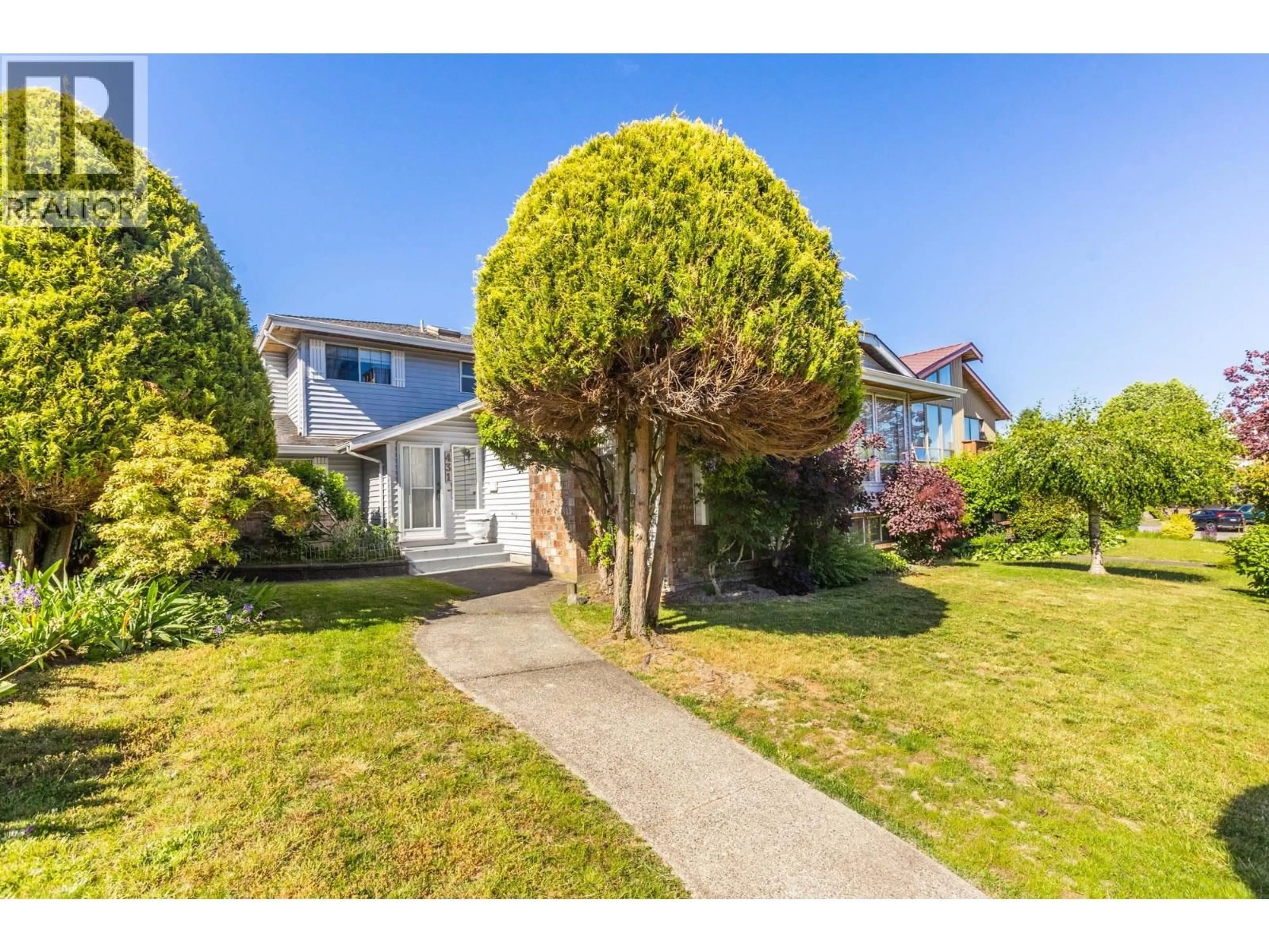 A pic from outside/outdoor area/front of a property/back of a property/a pic from drone, street for 431 GLENBROOK DRIVE, New Westminster British Columbia V3L5J3