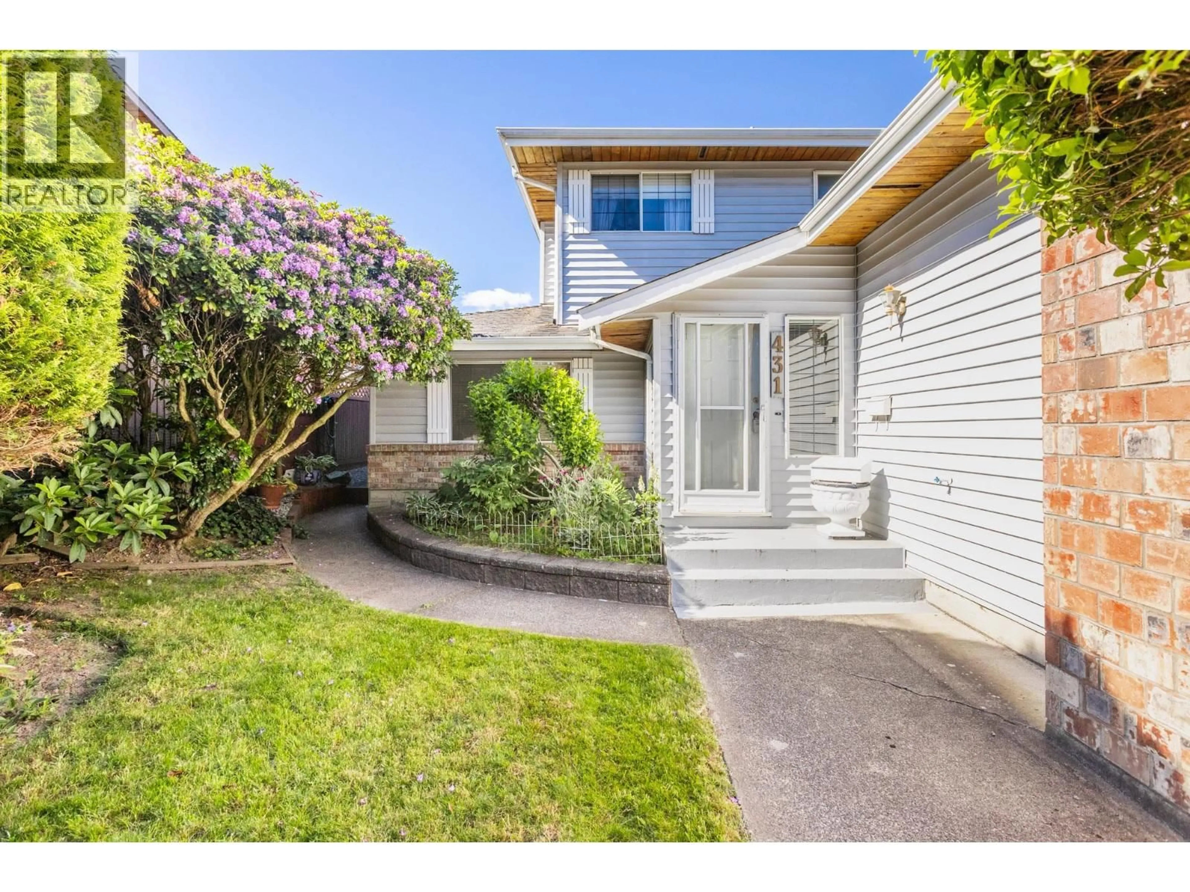 Home with vinyl exterior material, street for 431 GLENBROOK DRIVE, New Westminster British Columbia V3L5J3