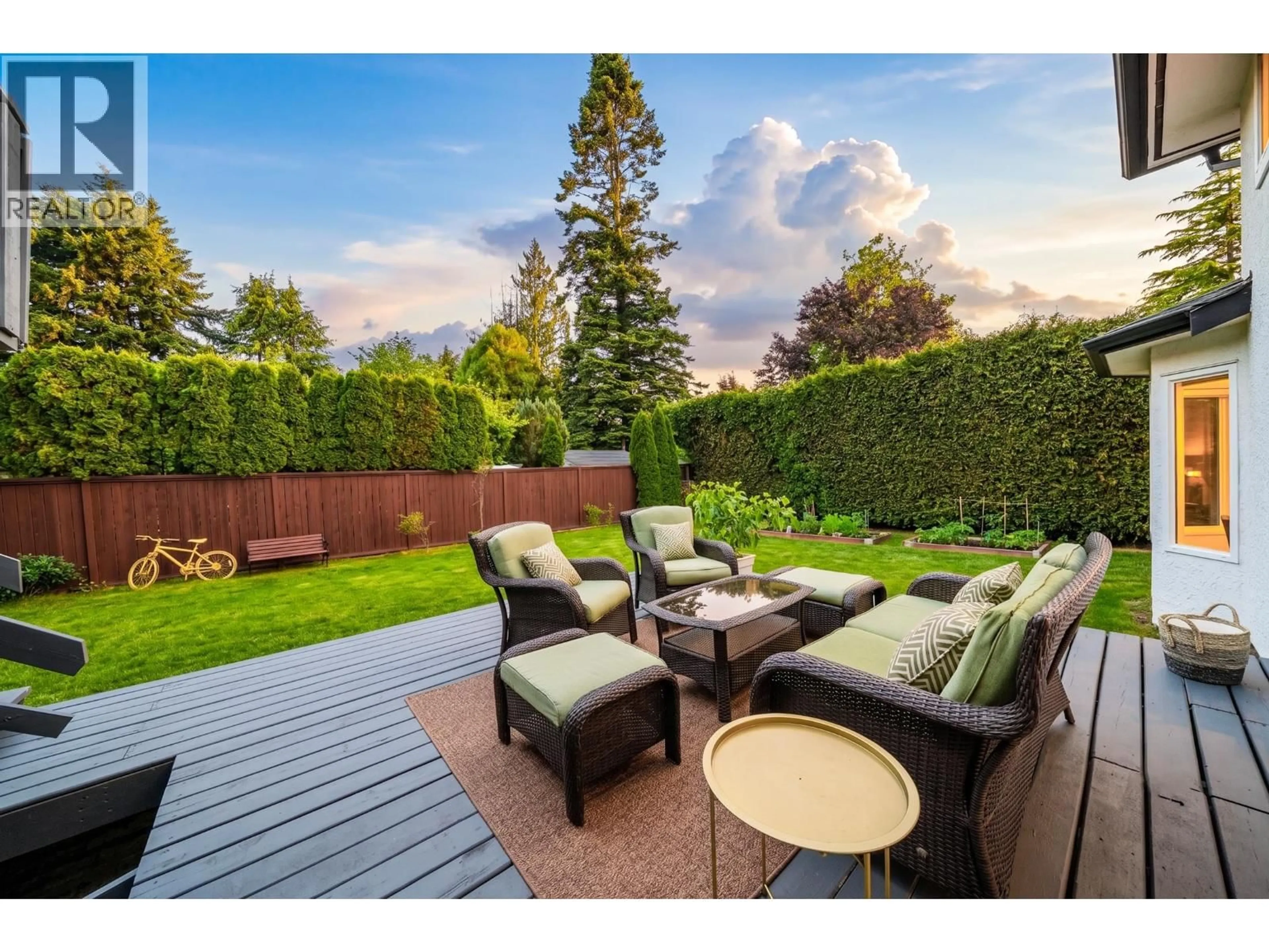 Patio, unknown for 525 55 STREET, Delta British Columbia V4M3J6