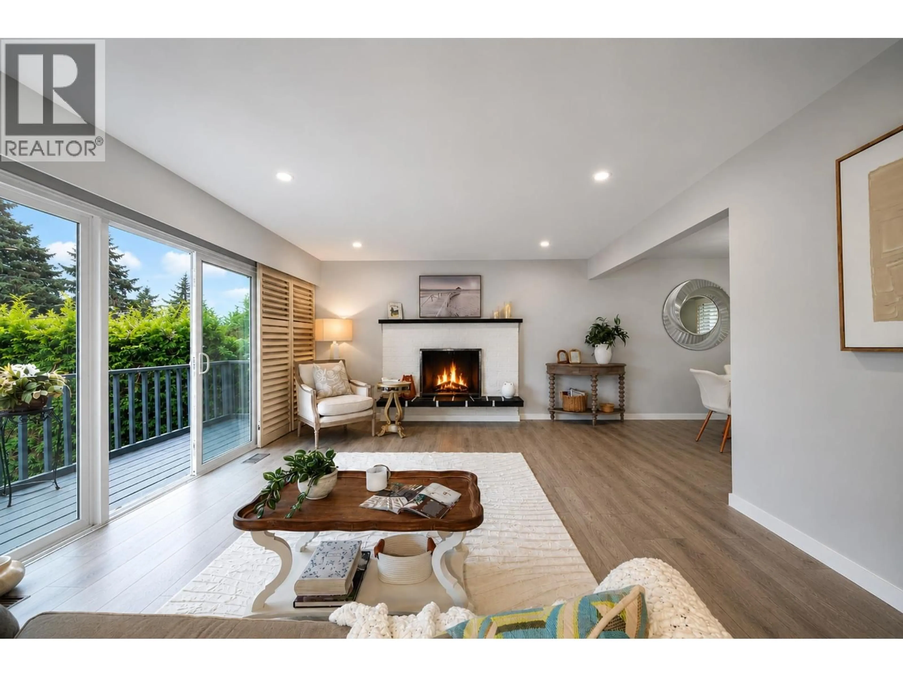 Living room with furniture, unknown for 525 55 STREET, Delta British Columbia V4M3J6