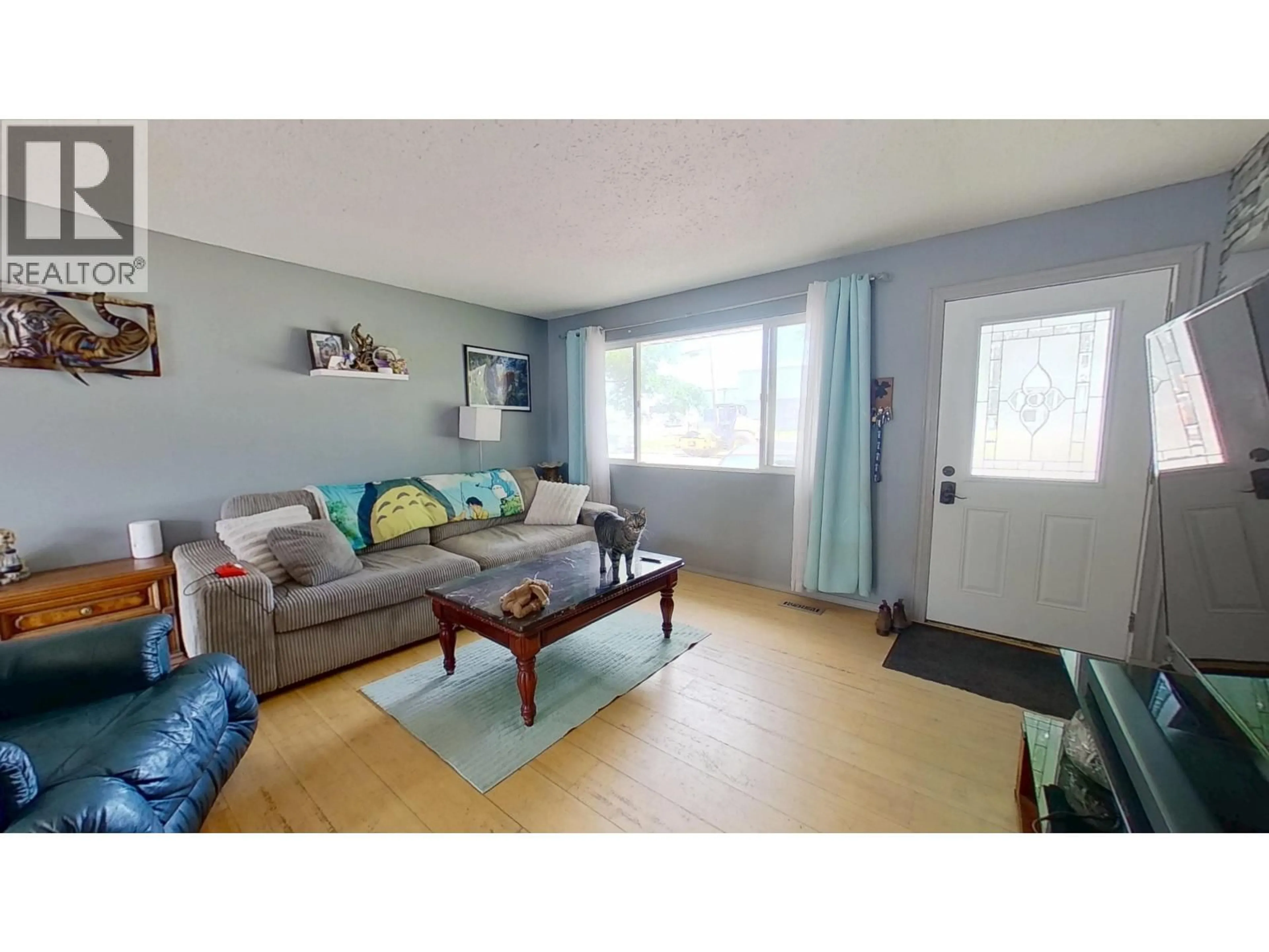 Living room with furniture, wood/laminate floor for 10116 110 AVENUE, Fort St. John British Columbia V1J2T2