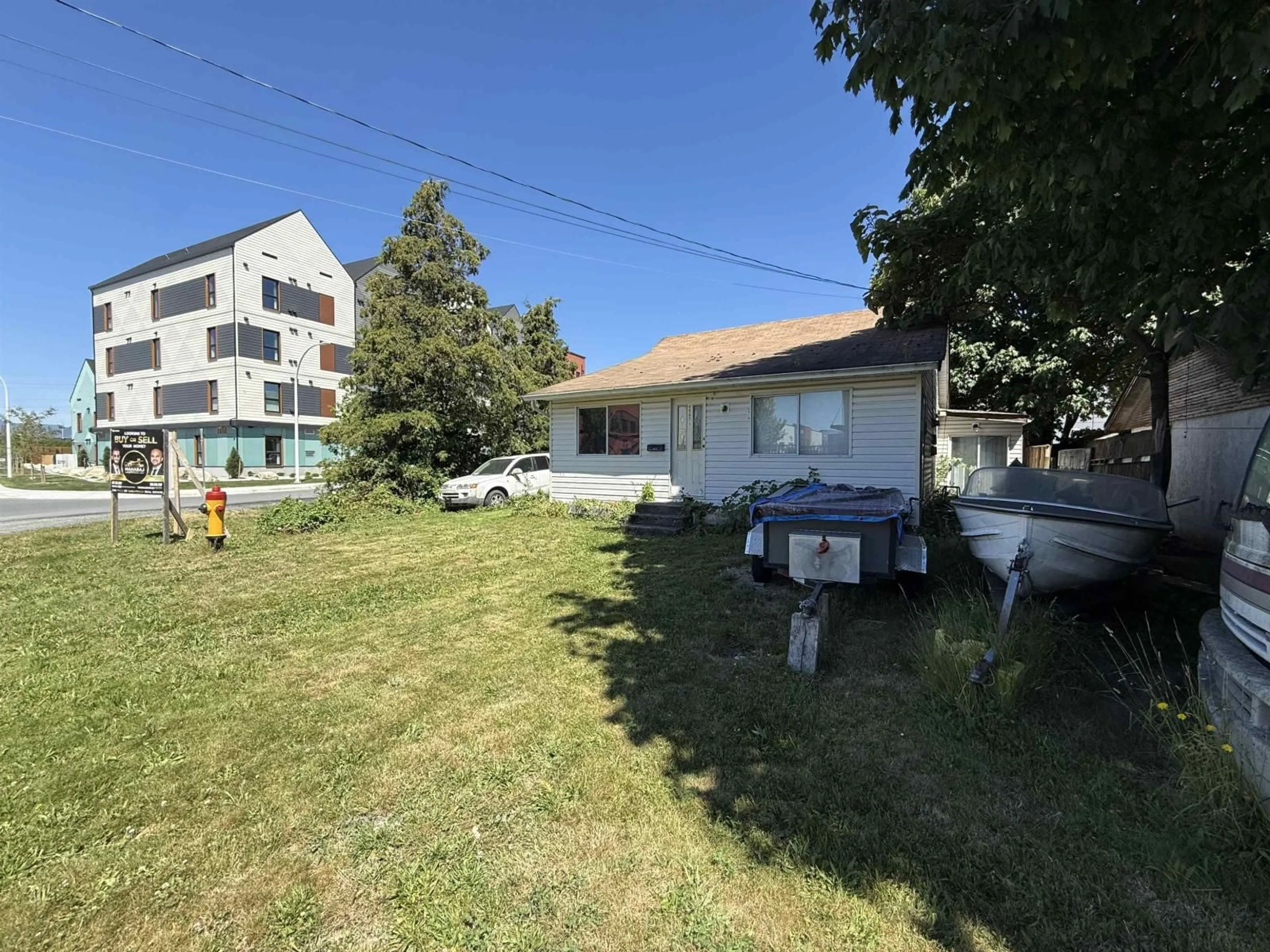 A pic from outside/outdoor area/front of a property/back of a property/a pic from drone, unknown for 45881 ROWAT AVENUE, Chilliwack British Columbia V2P1J2