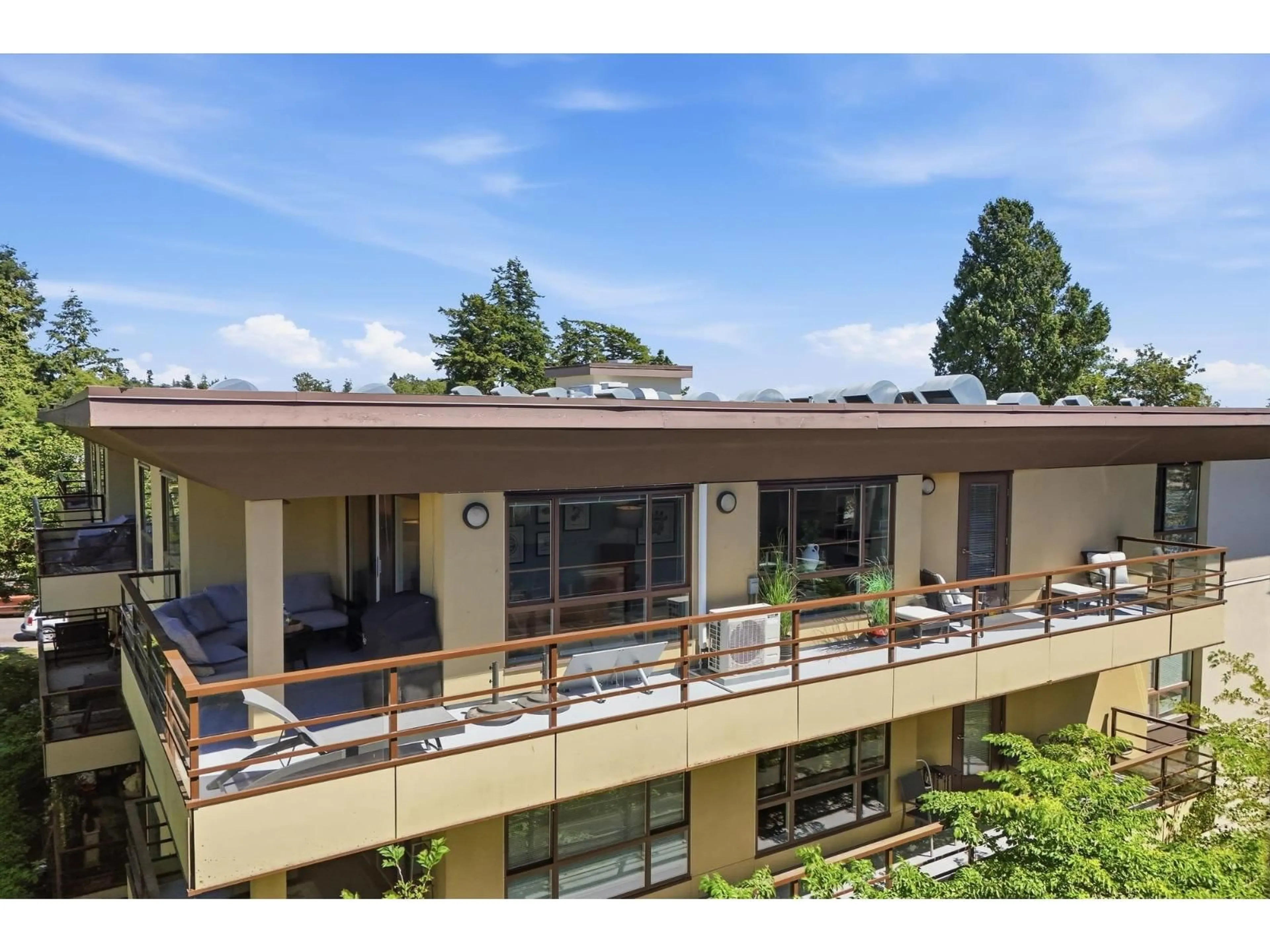 A pic from outside/outdoor area/front of a property/back of a property/a pic from drone, unknown for 303 - 15747 MARINE DRIVE, White Rock British Columbia V4B1E4