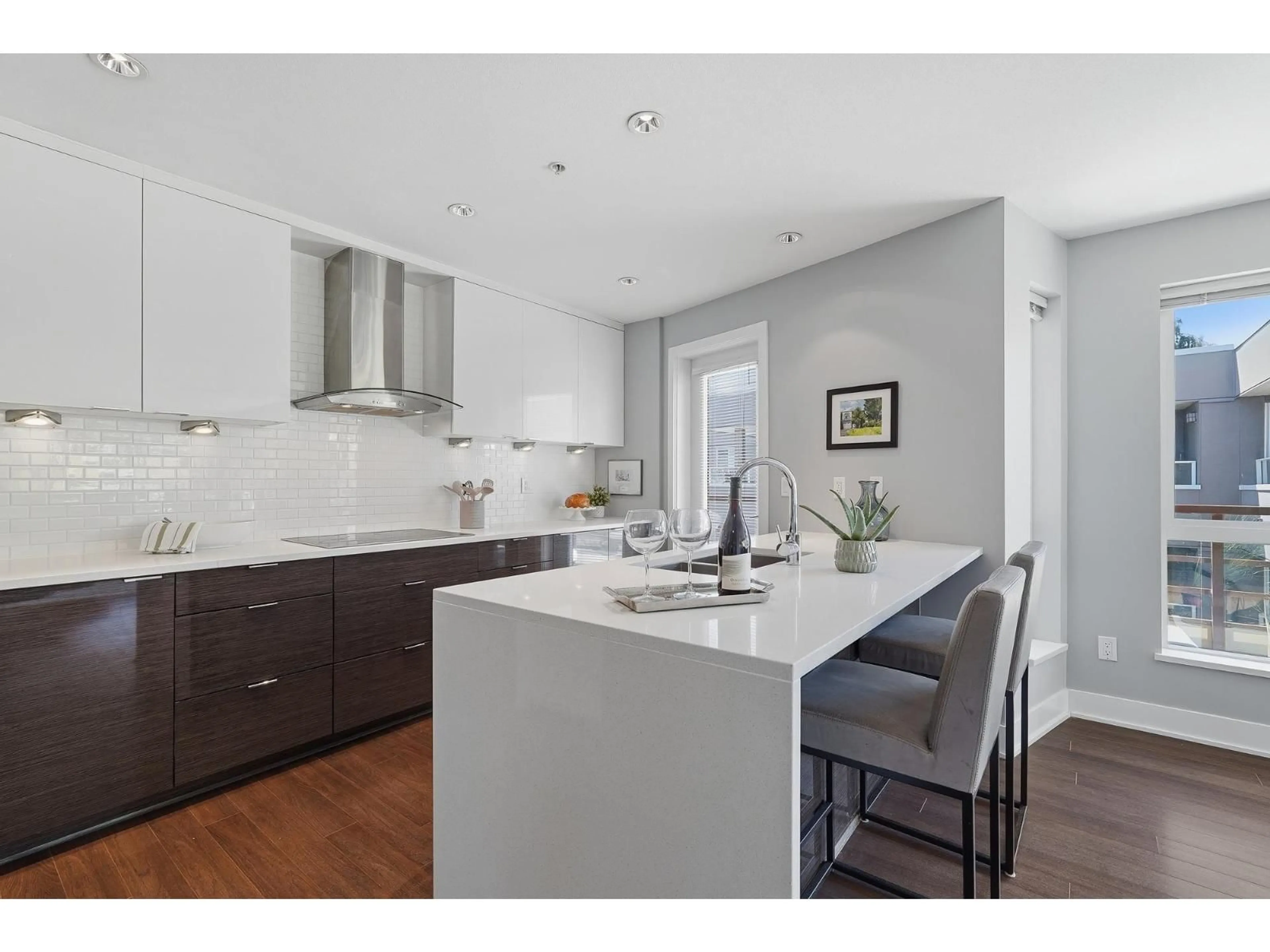 Open concept kitchen, unknown for 303 - 15747 MARINE DRIVE, White Rock British Columbia V4B1E4