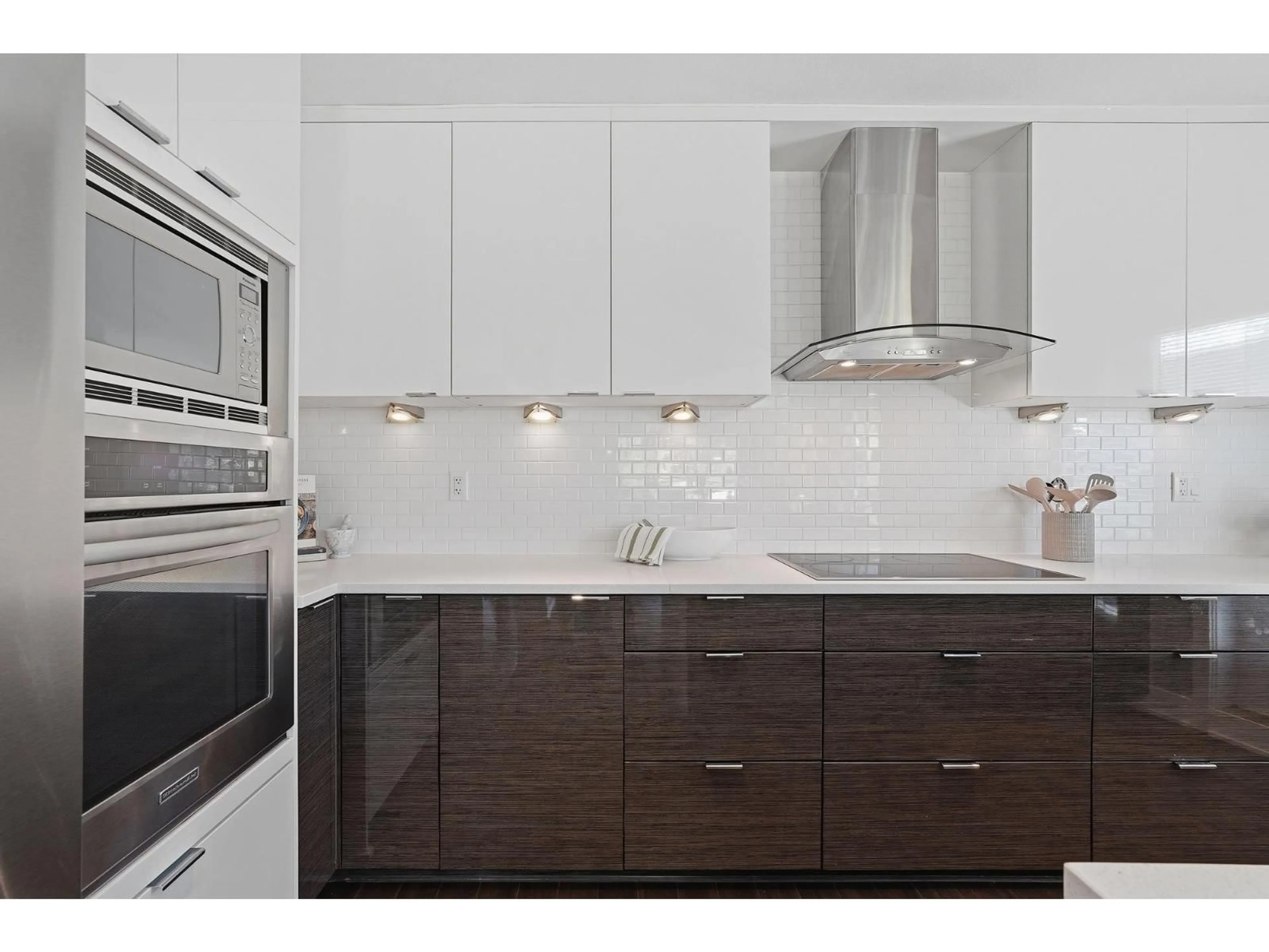 Contemporary kitchen, ceramic/tile floor for 303 - 15747 MARINE DRIVE, White Rock British Columbia V4B1E4