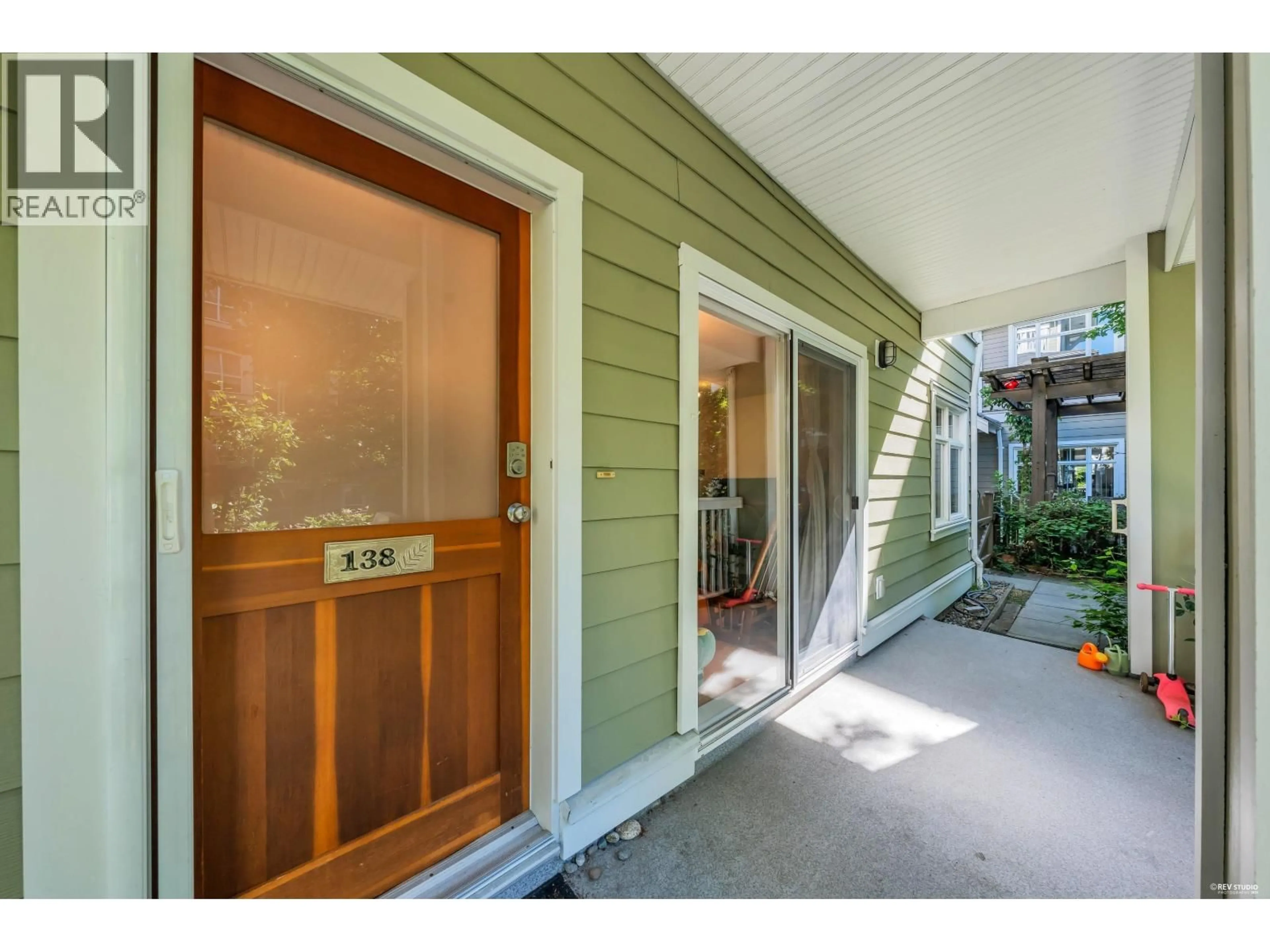 Indoor entryway for 138 - 7388 MACPHERSON AVENUE, Burnaby British Columbia V5J0A1