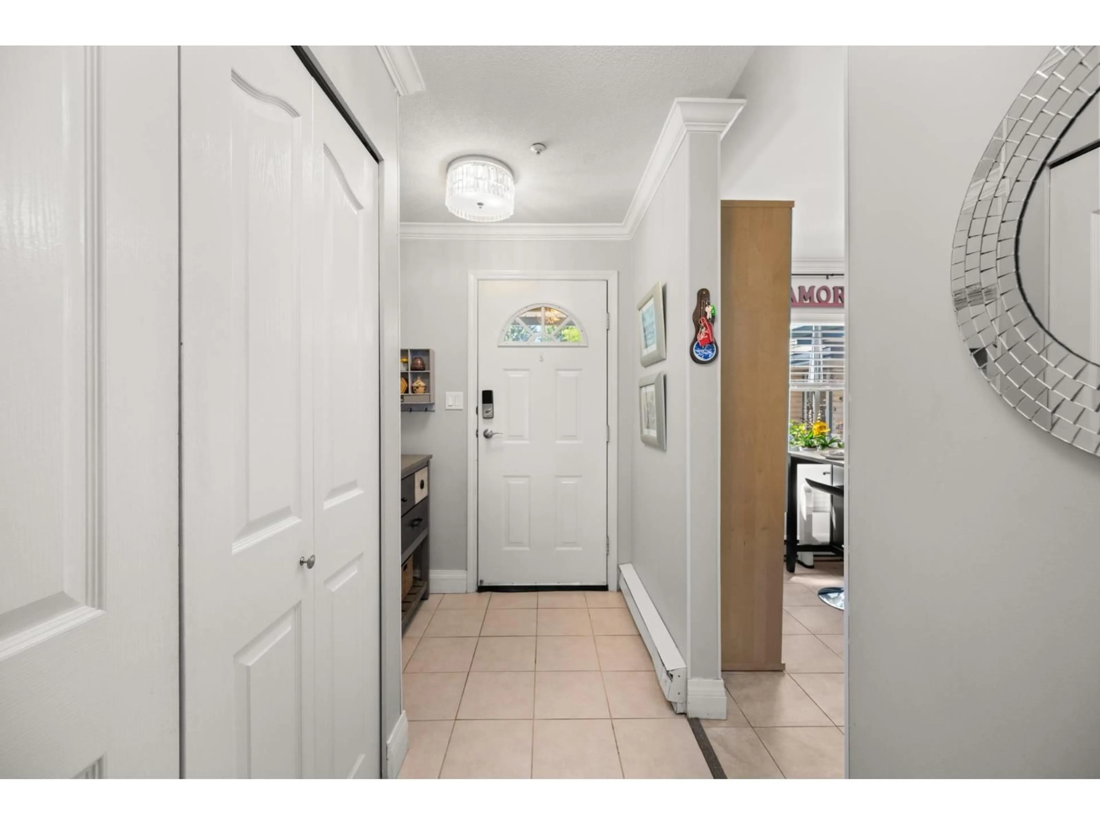 Indoor entryway for 45 - 5670 208 STREET, Langley British Columbia V3A8G4