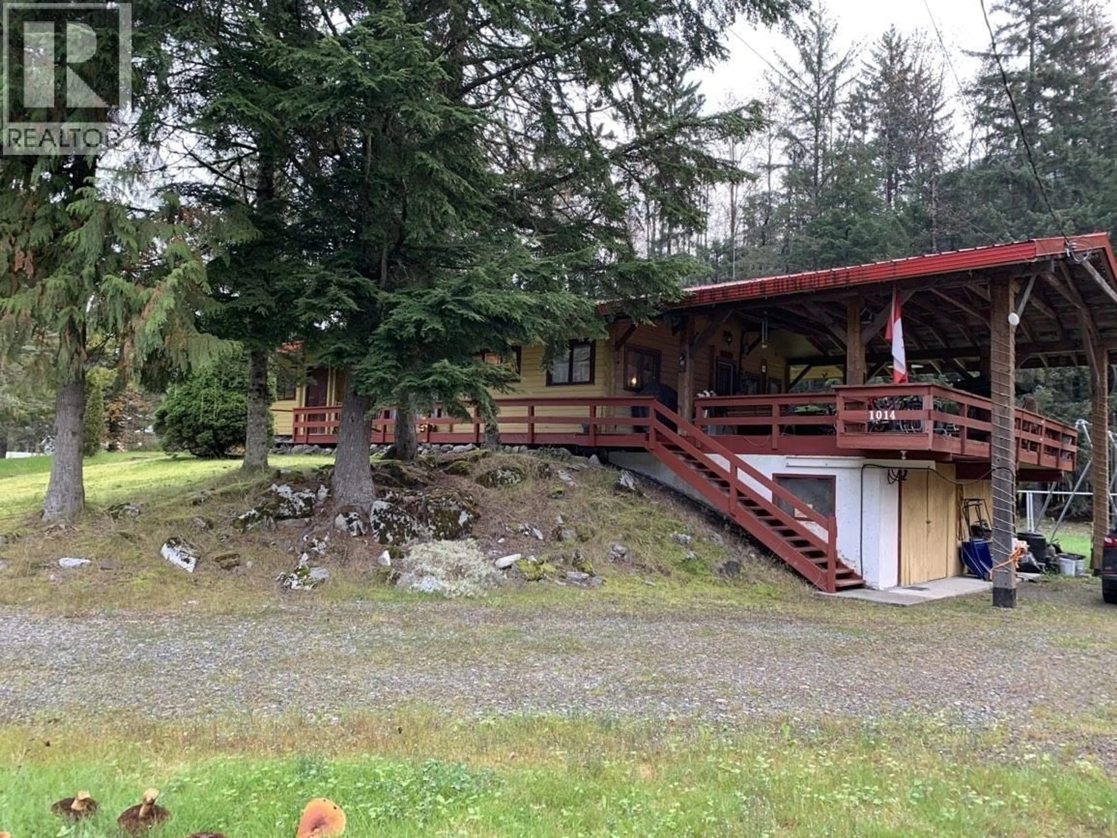 A pic from outside/outdoor area/front of a property/back of a property/a pic from drone, mountain view for 1014 RAILWAY STREET, Stewart British Columbia V0T1W0