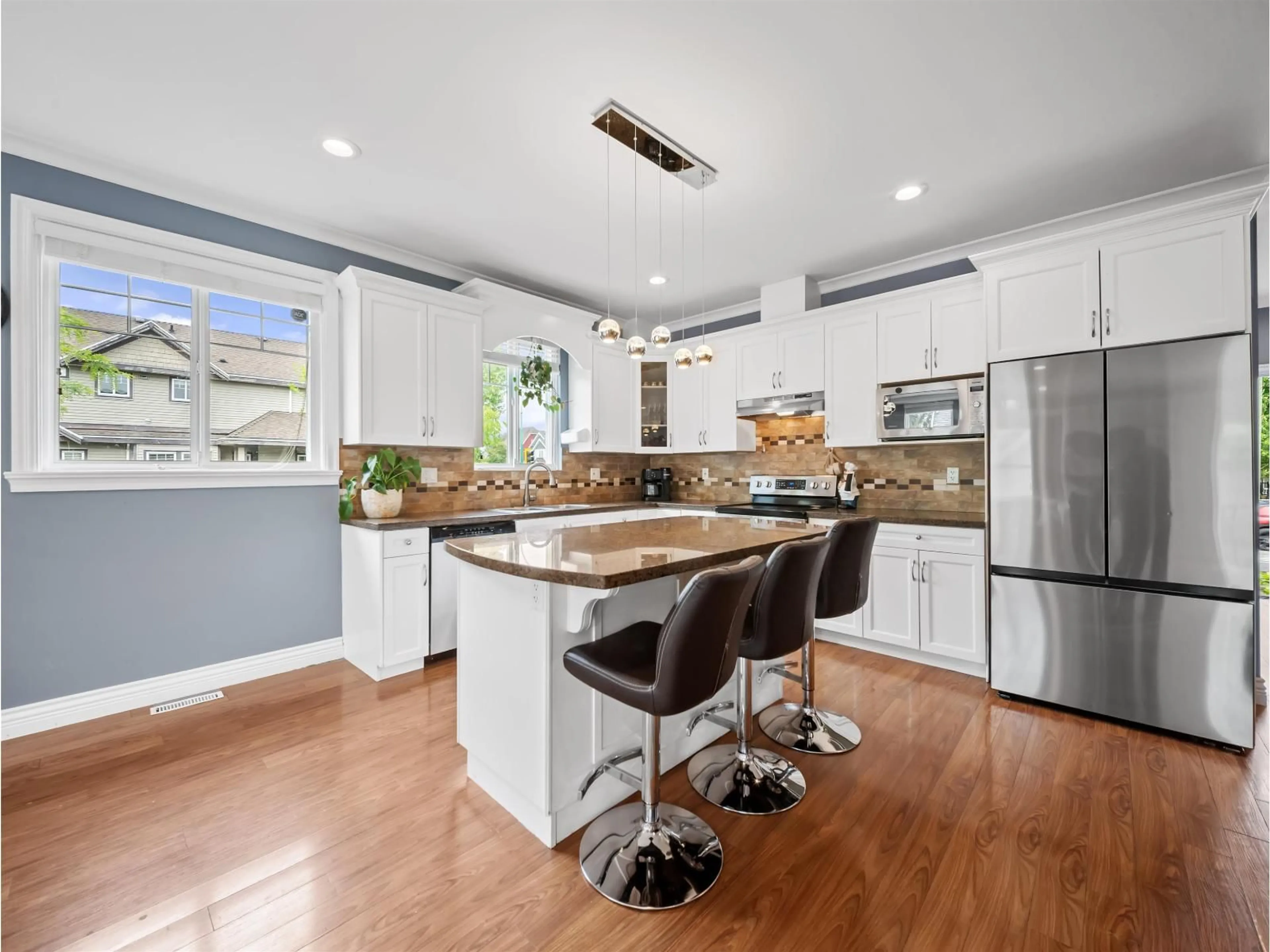 Open concept kitchen, unknown for 6893 192ND STREET, Surrey British Columbia V4N5P6