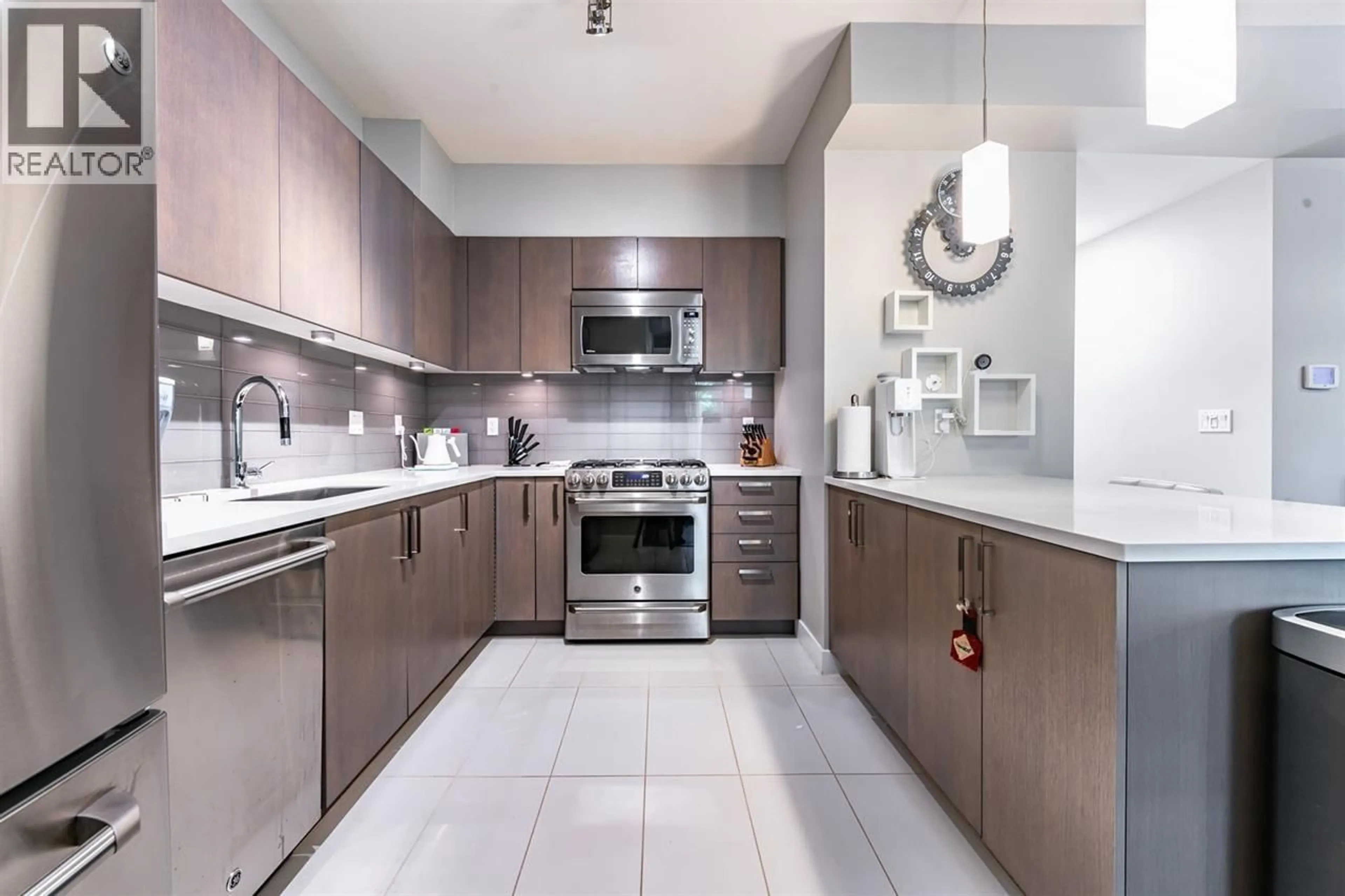 Contemporary kitchen, ceramic/tile floor for 37 - 10133 RIVER DRIVE, Richmond British Columbia V6X0K8
