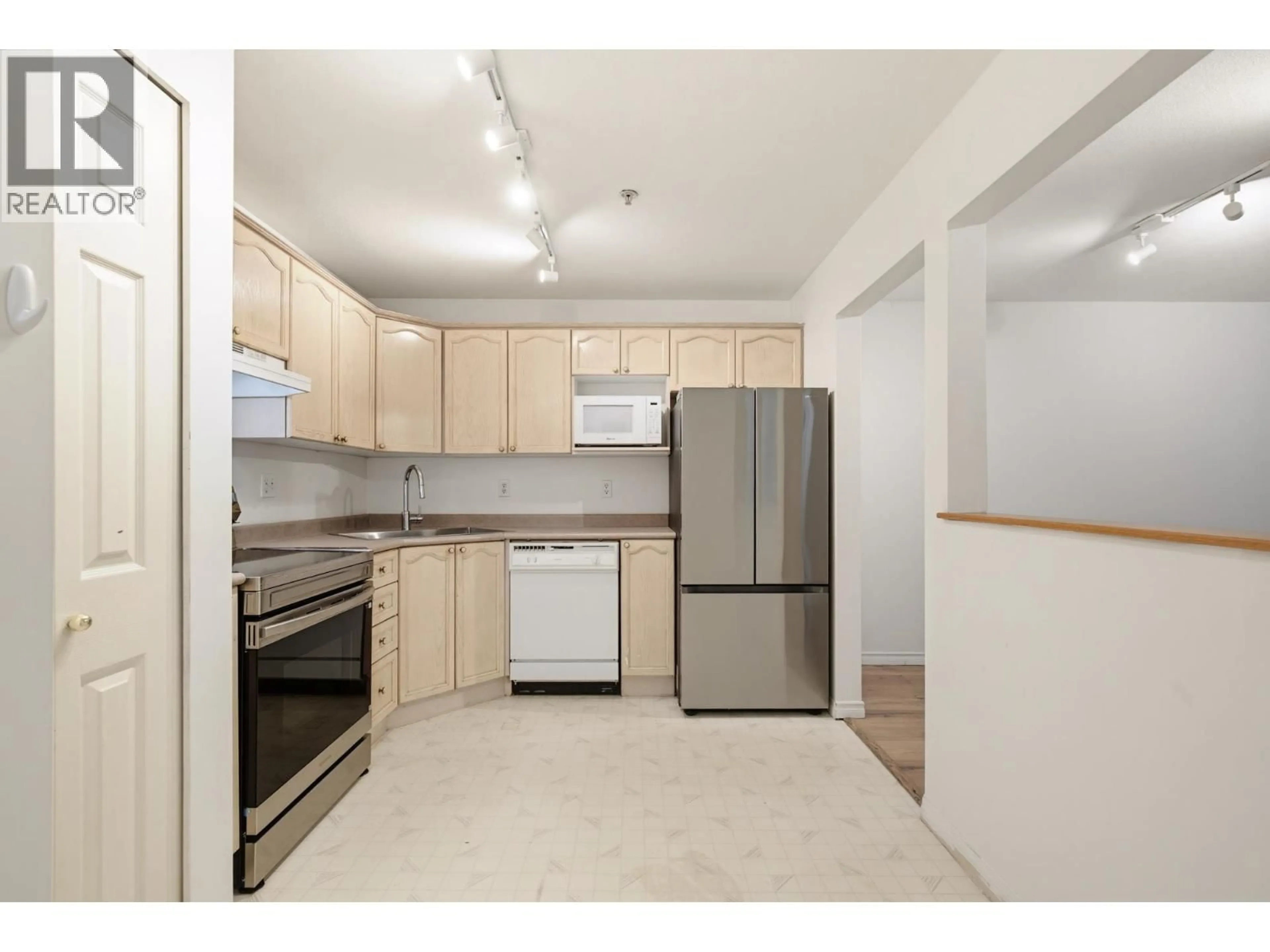 Standard kitchen, unknown for 316 - 301 MAUDE ROAD, Port Moody British Columbia V3H5B1