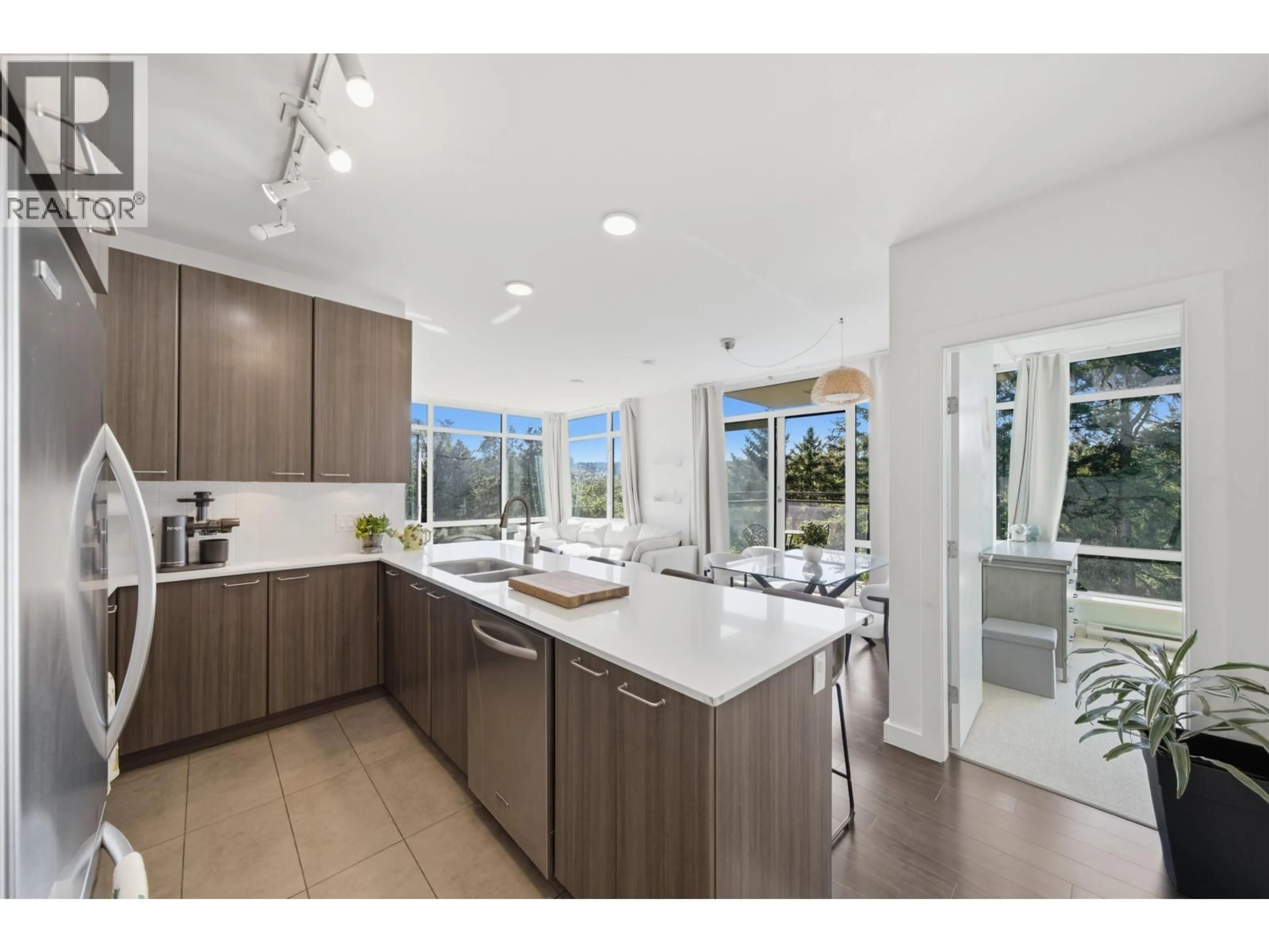 Open concept kitchen, ceramic/tile floor for 802 - 2789 SHAUGHNESSY STREET, Port Coquitlam British Columbia V3C0C3