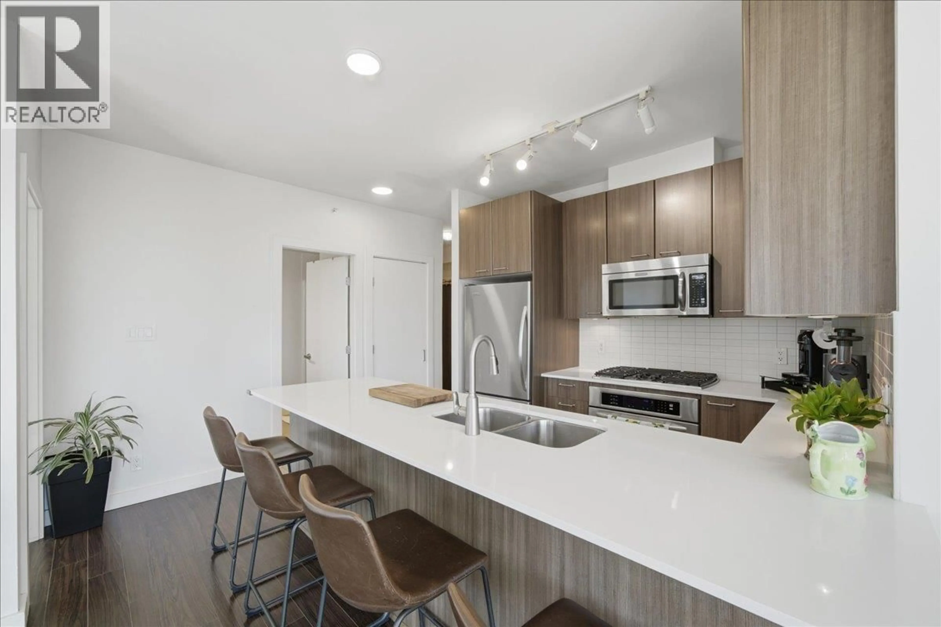 Open concept kitchen, unknown for 802 - 2789 SHAUGHNESSY STREET, Port Coquitlam British Columbia V3C0C3