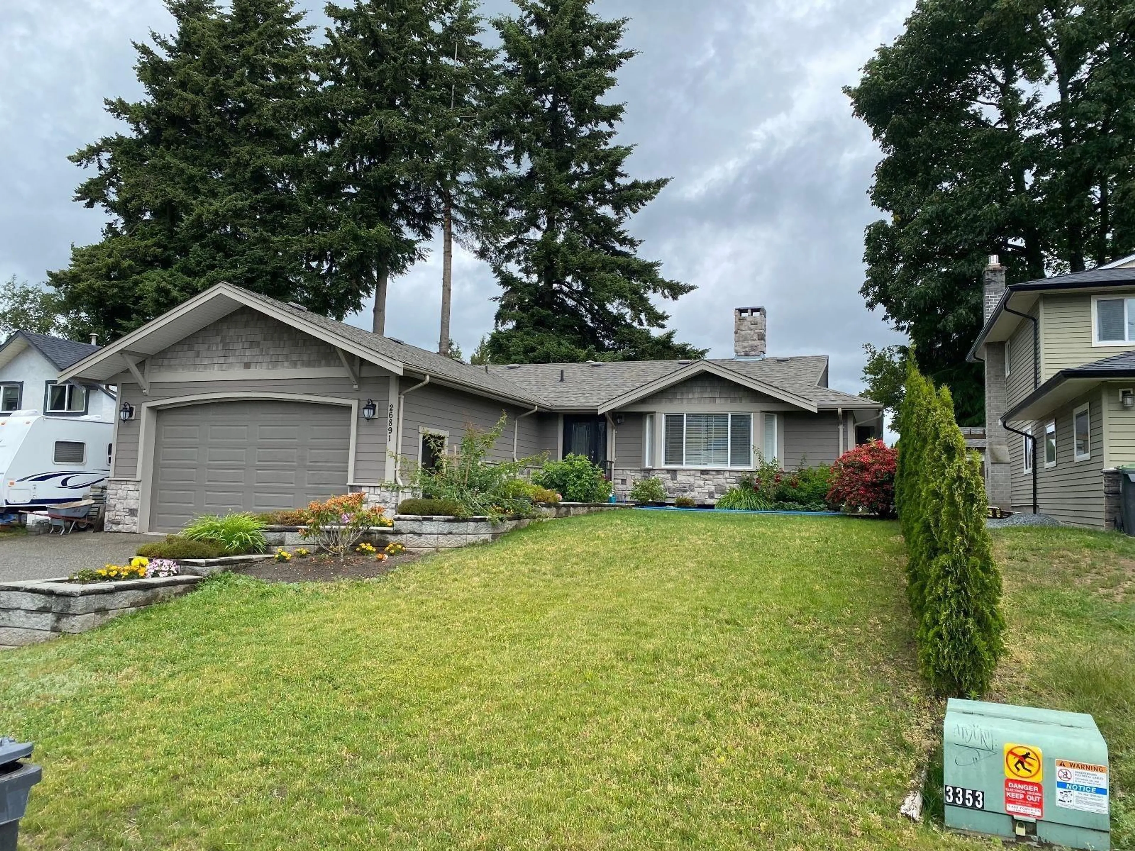 A pic from outside/outdoor area/front of a property/back of a property/a pic from drone, street for 26891 32A AVENUE, Langley British Columbia V4W3G4