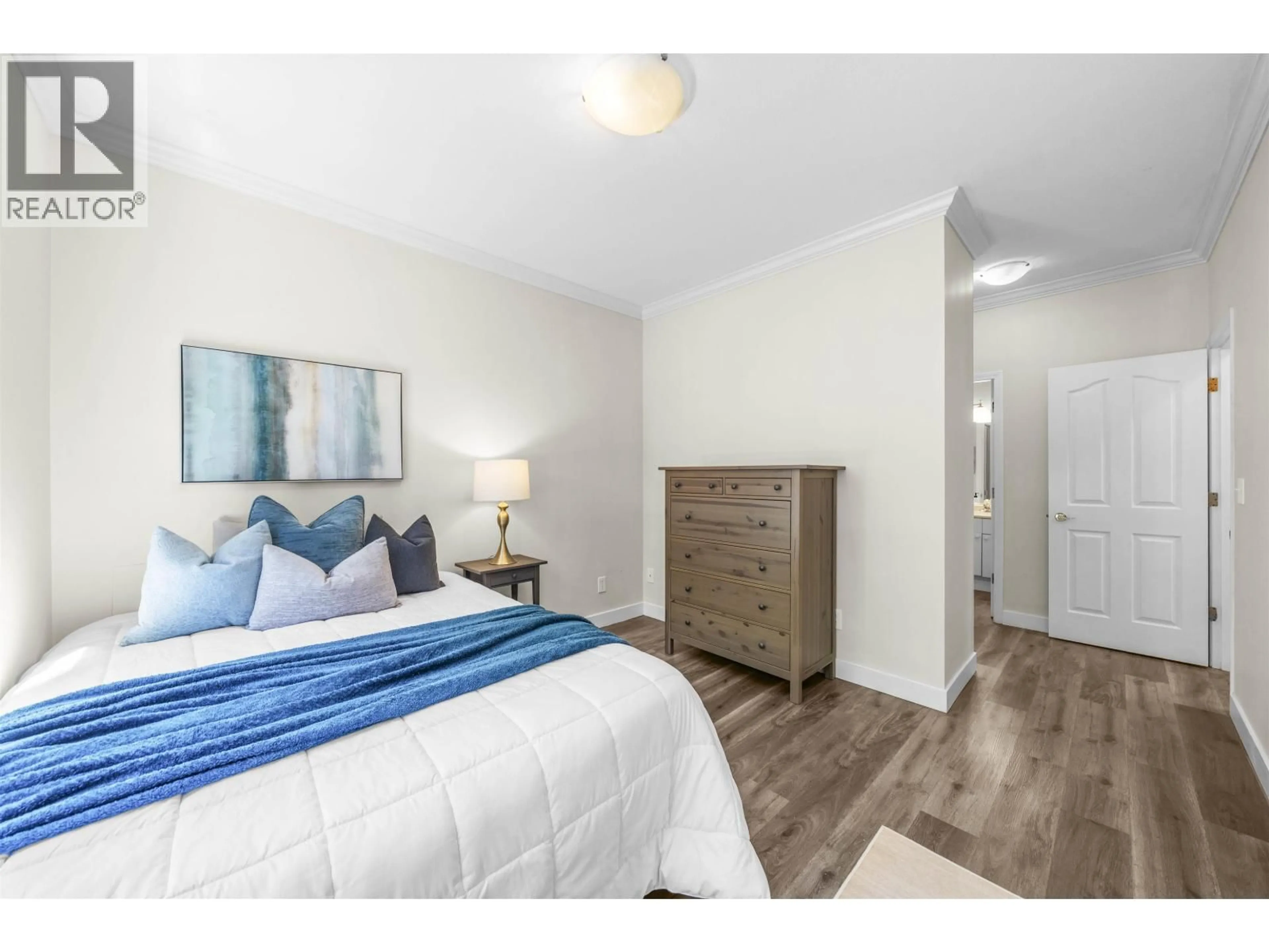 Bedroom with bed, wood/laminate floor for 105 - 6688 BURLINGTON AVENUE, Burnaby British Columbia V5H3M9