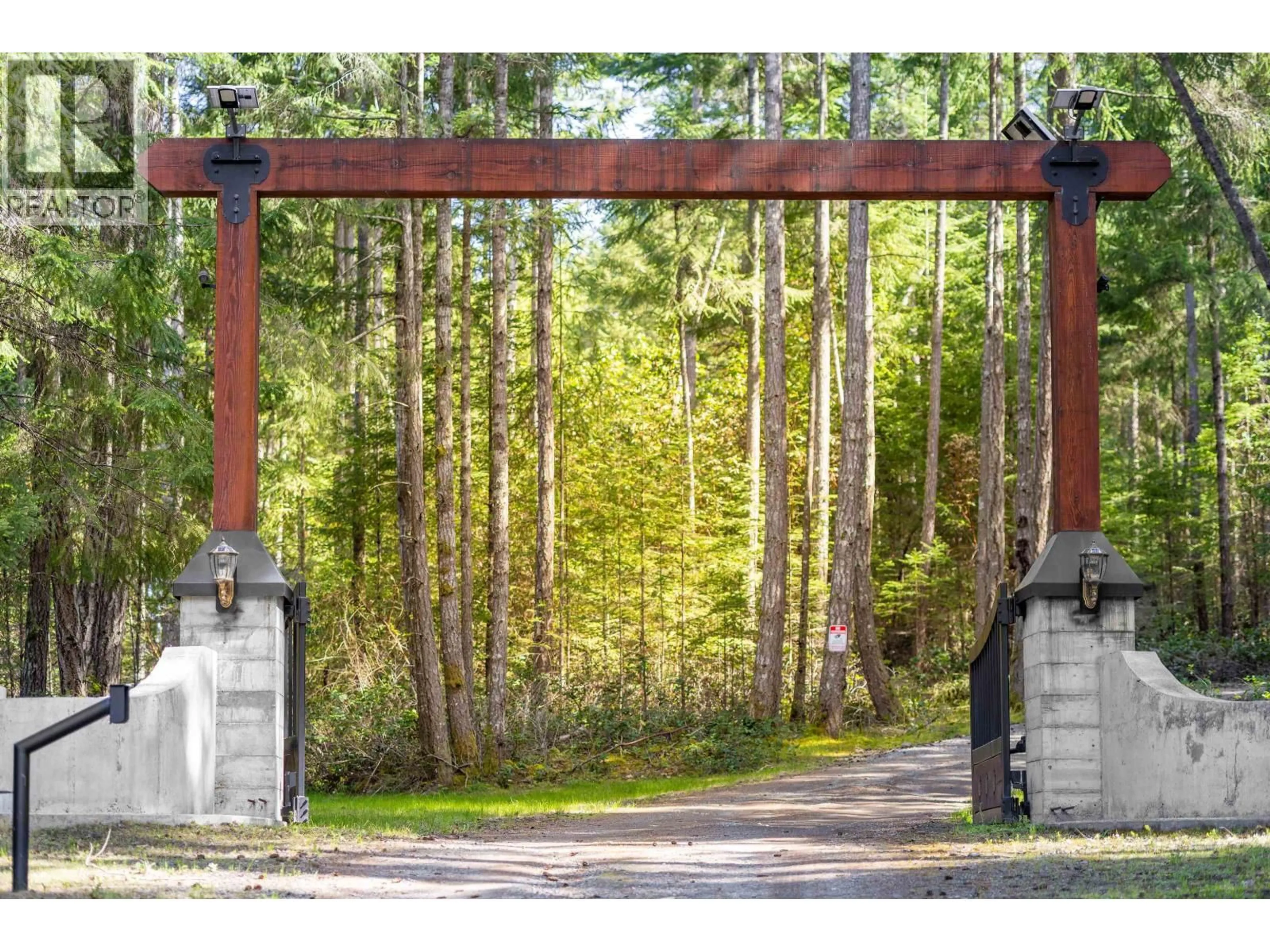 Indoor entryway for 1495 COATS ROAD, Gabriola Island British Columbia V0R1X6