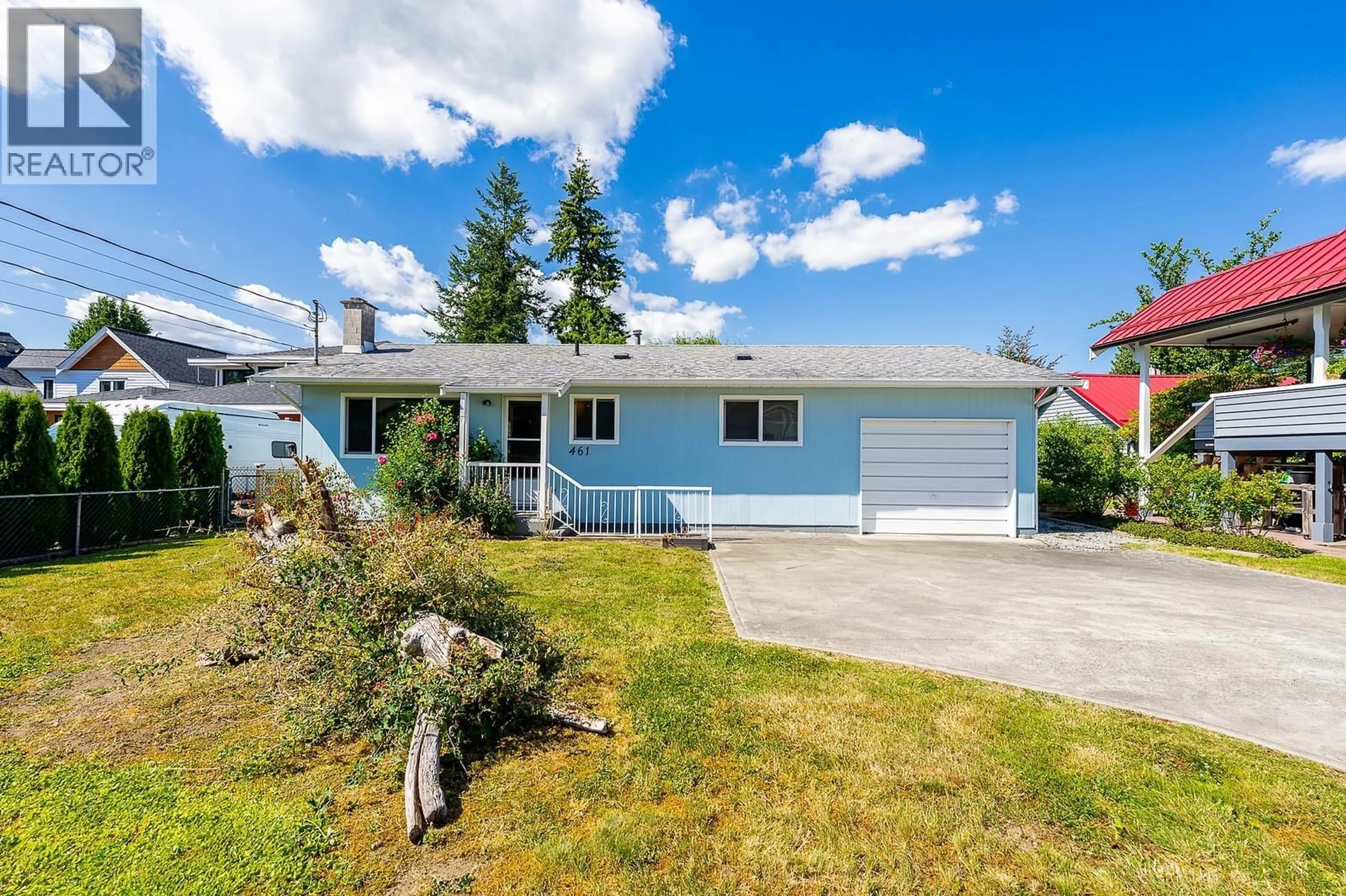 Home with vinyl exterior material, street for 461 CUMBERLAND STREET, New Westminster British Columbia V3L3G7