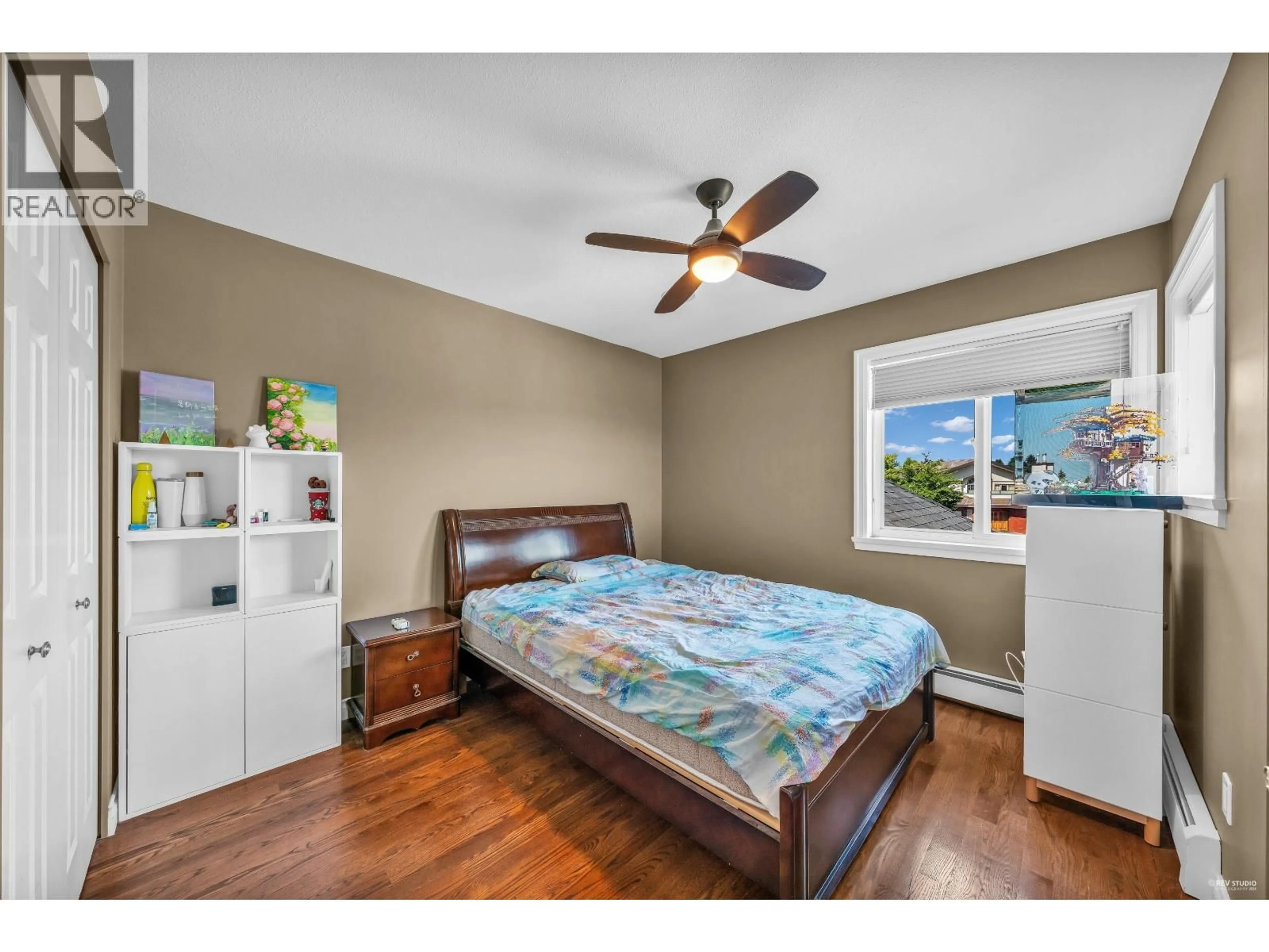 Bedroom with bed, wood/laminate floor for 6550 ALBERY PLACE, Burnaby British Columbia V5E4G2