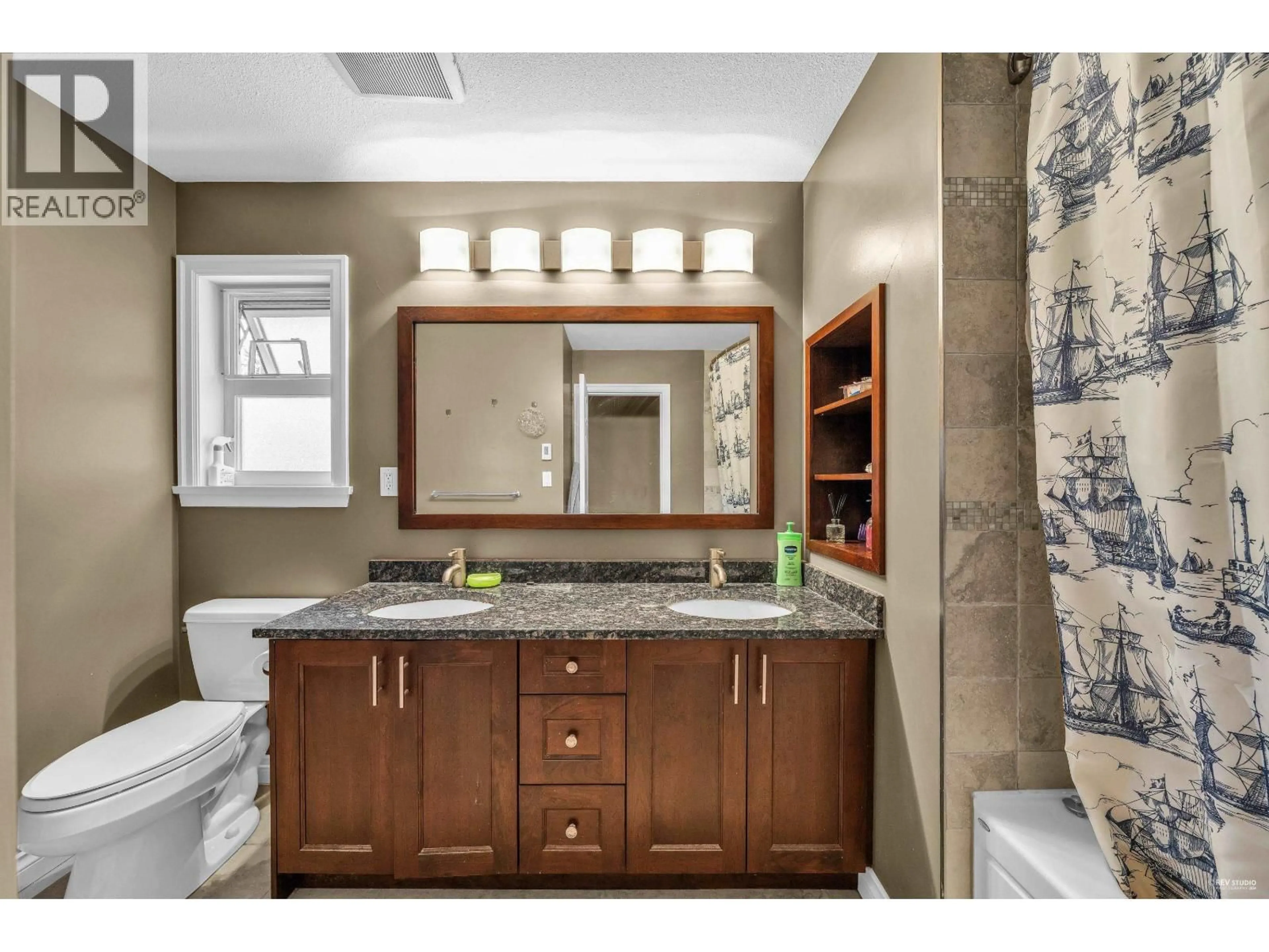Contemporary bathroom, ceramic/tile floor for 6550 ALBERY PLACE, Burnaby British Columbia V5E4G2
