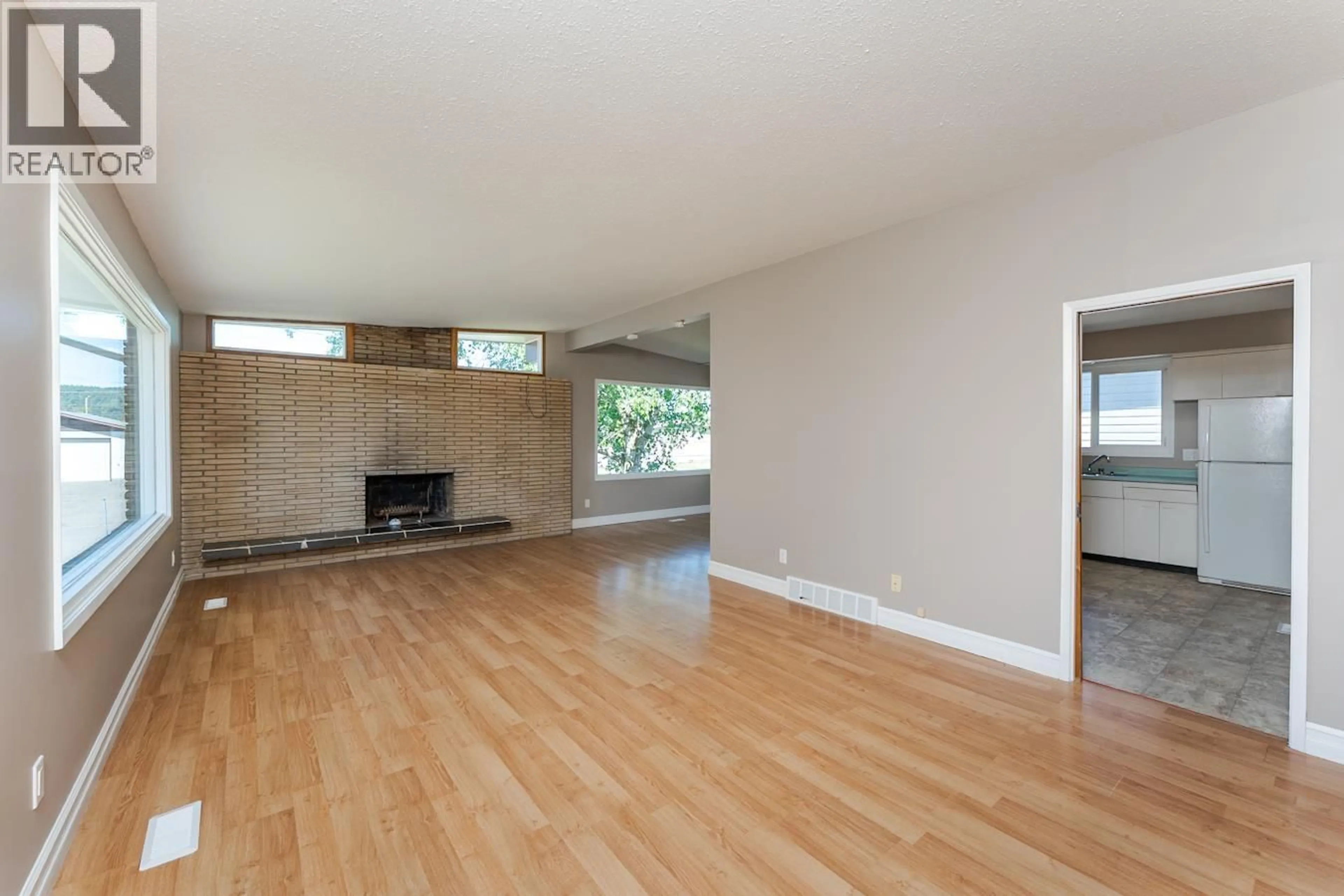Living room with furniture, wood/laminate floor for 288 NICHOLSON STREET, Prince George British Columbia V2M3L9