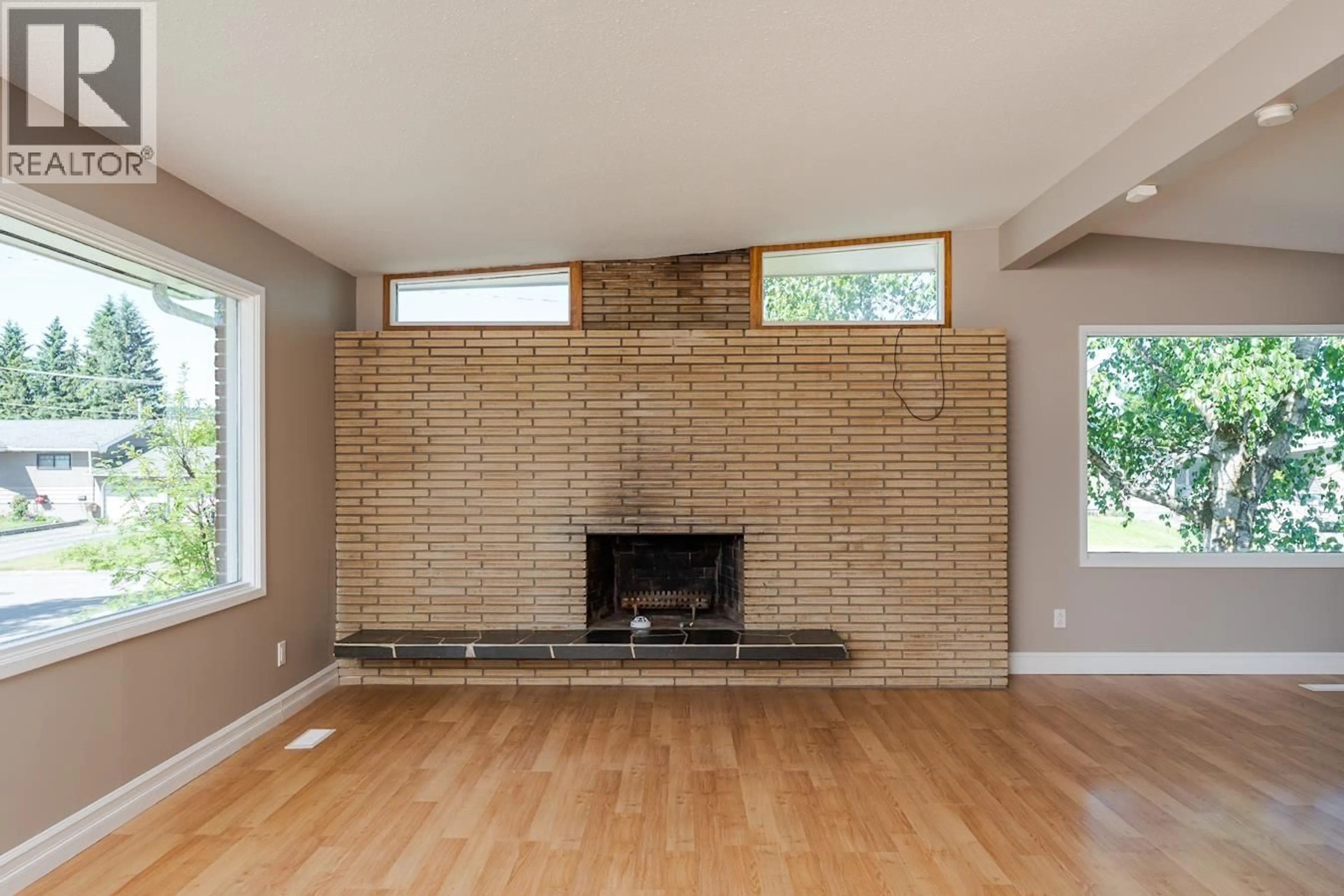Living room with furniture, wood/laminate floor for 288 NICHOLSON STREET, Prince George British Columbia V2M3L9