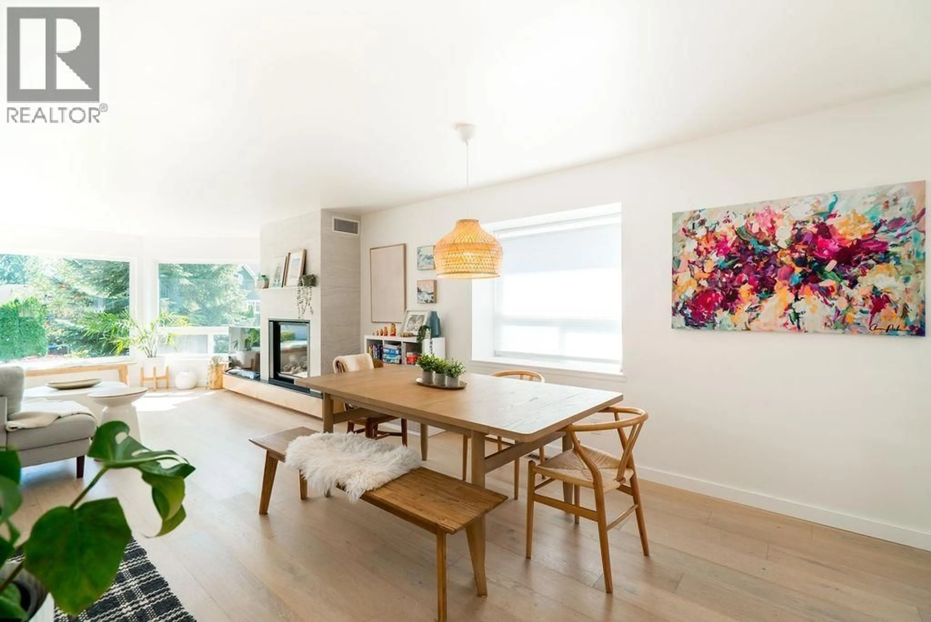 Dining room, wood/laminate floor for 1001 POMONA WAY, Squamish British Columbia V0N1T0