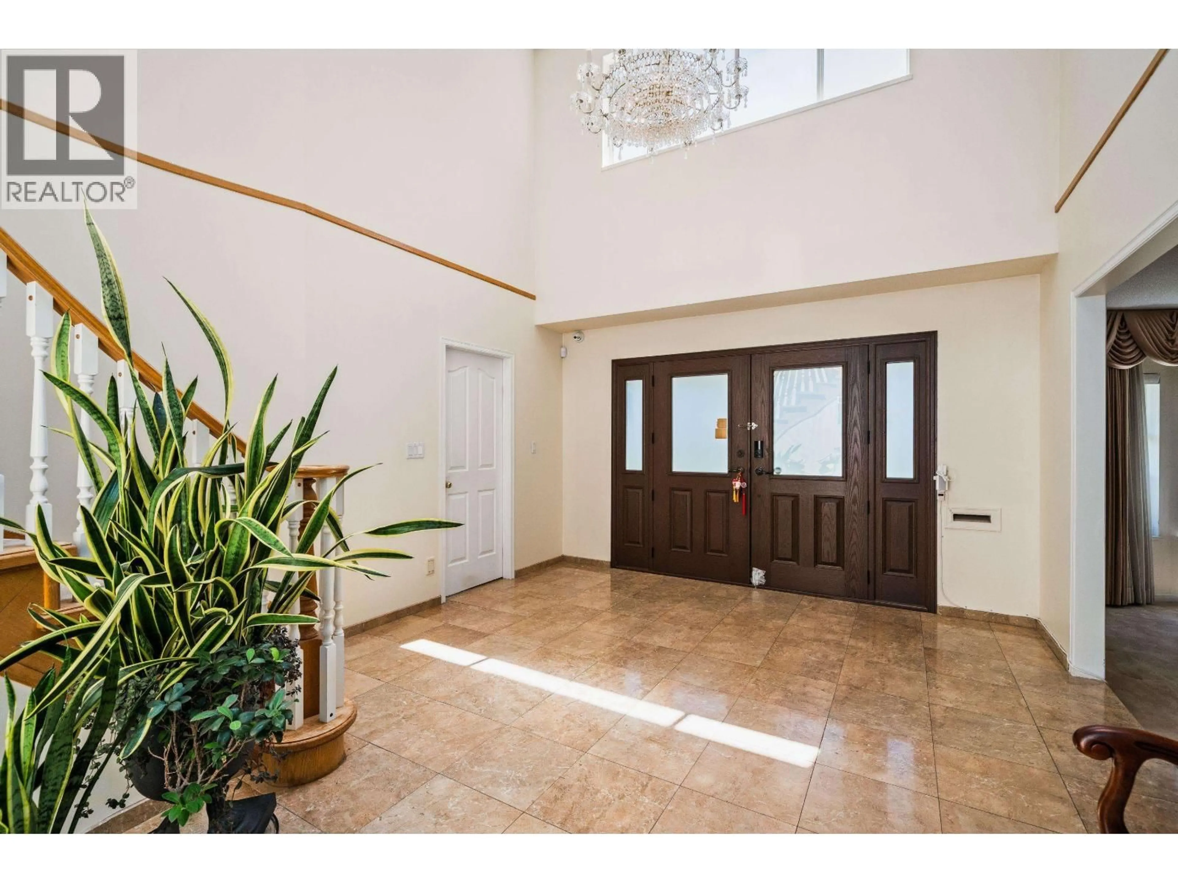 Indoor foyer for 455 26TH AVENUE, Vancouver British Columbia V5Y2K1