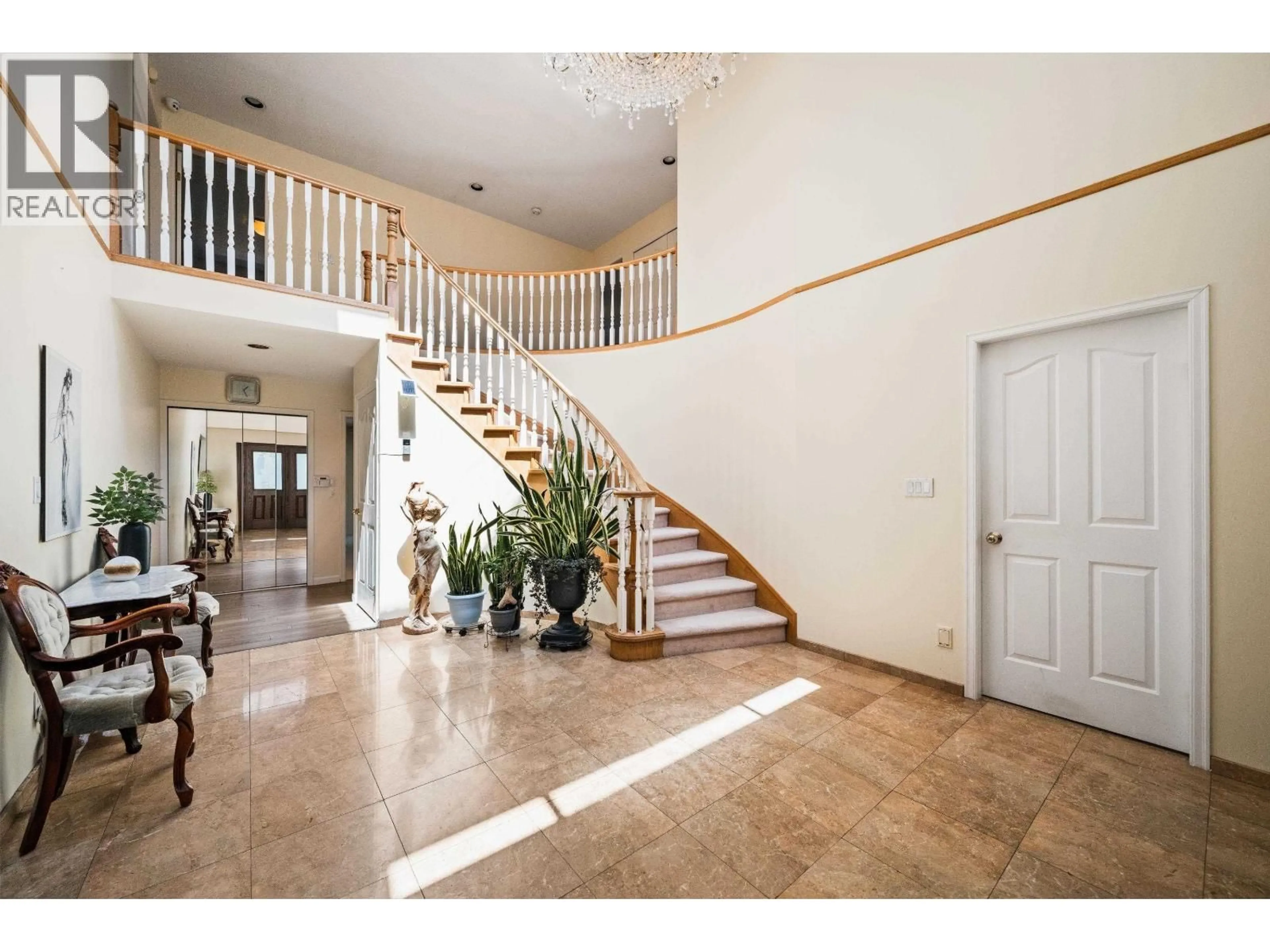 Indoor foyer for 455 26TH AVENUE, Vancouver British Columbia V5Y2K1