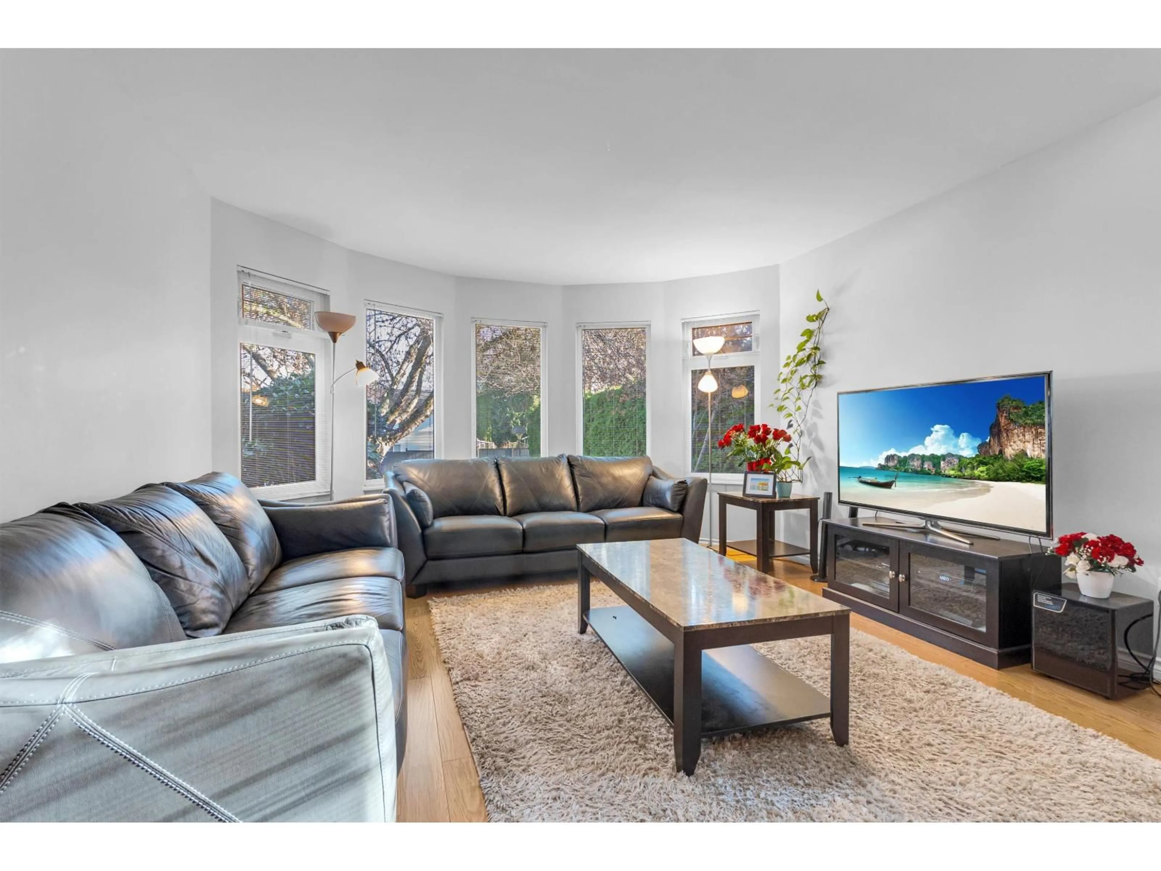 Living room with furniture, unknown for 12905 65 AVENUE, Surrey British Columbia V3W9H4