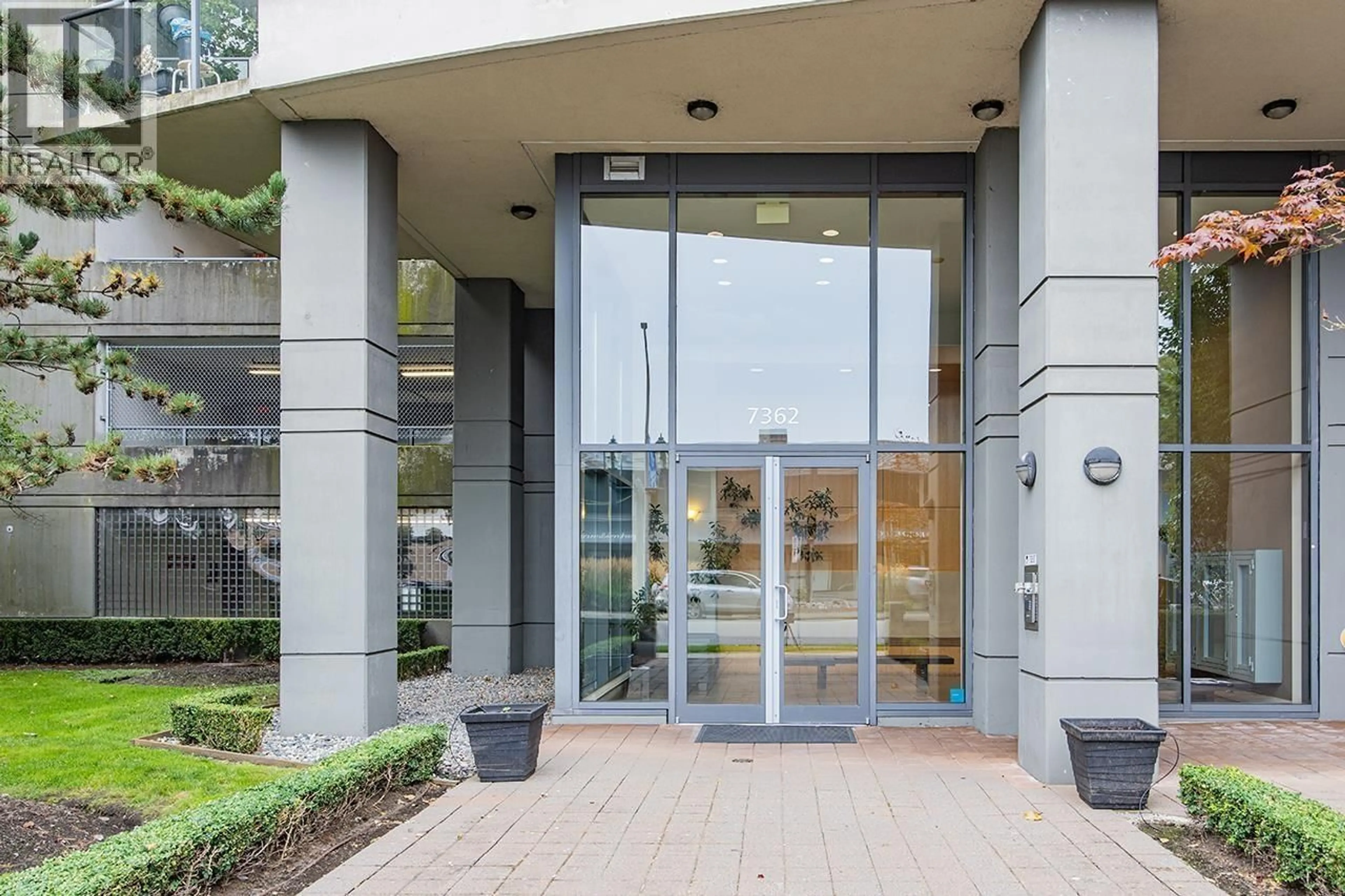 Indoor foyer for 703 - 7362 ELMBRIDGE WAY, Richmond British Columbia V6X0A5