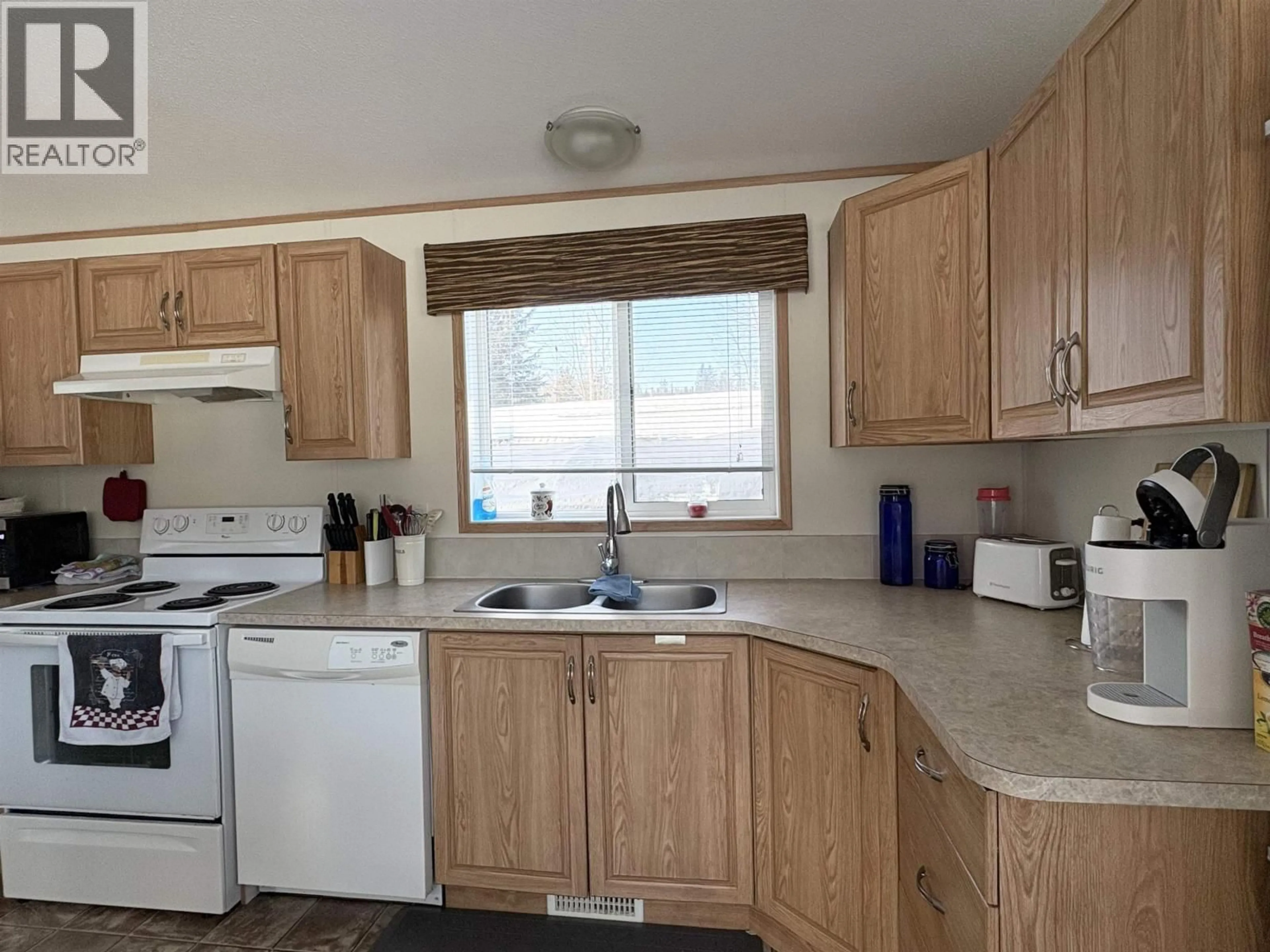 Standard kitchen, unknown for 3 - 39142 CARIBOO HIGHWAY, Hixon British Columbia V0K1A0