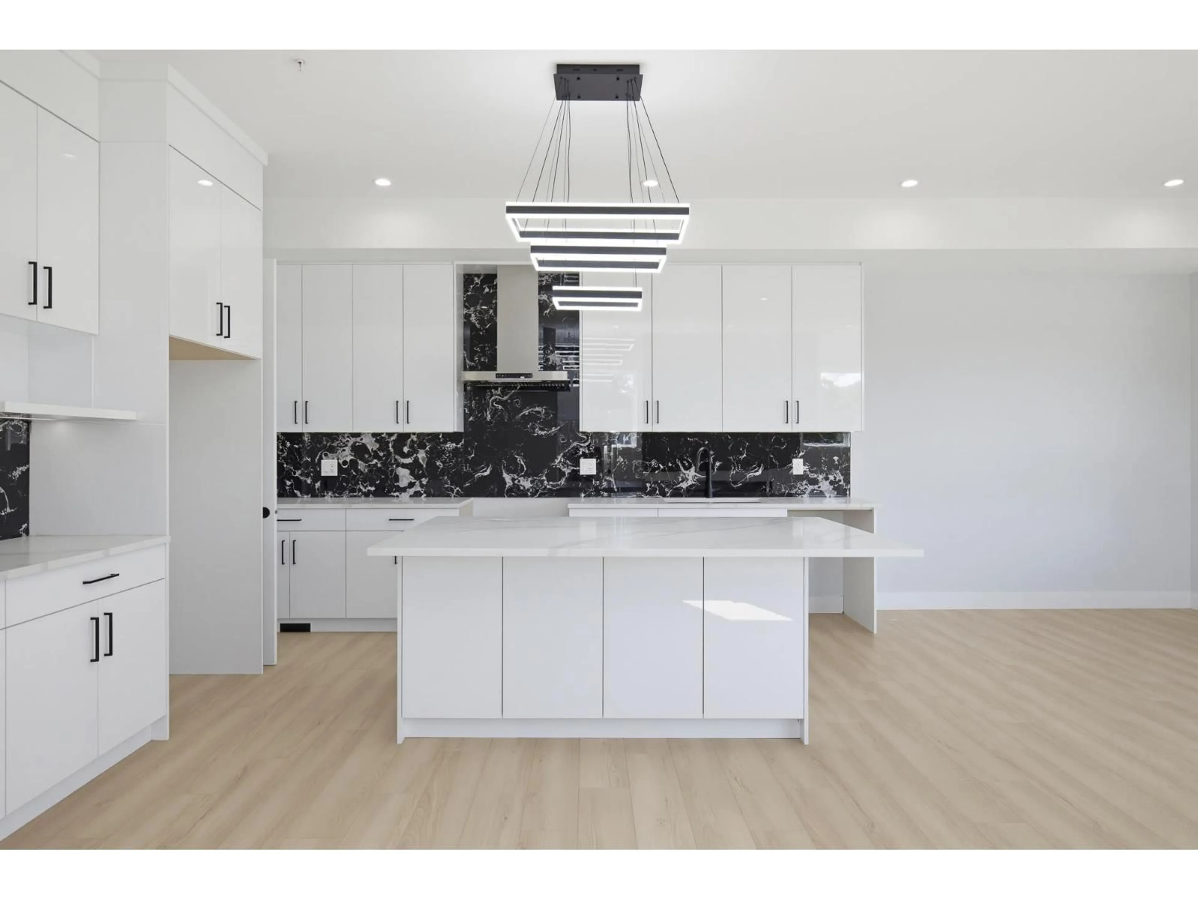 Open concept kitchen, unknown for 32613 CHERRY AVENUE, Mission British Columbia V2V2T8