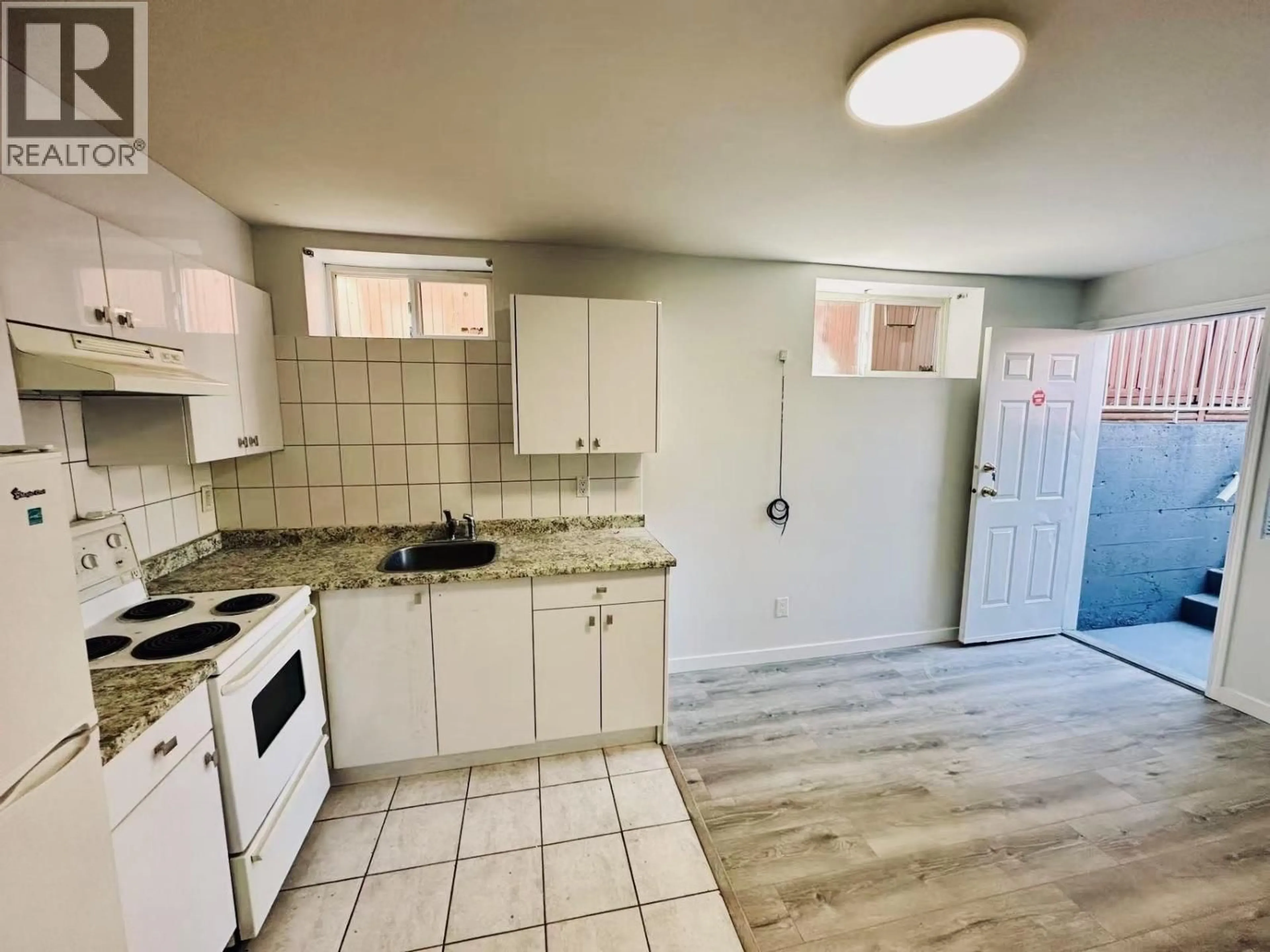 Standard kitchen, ceramic/tile floor for 939 26TH AVENUE, Vancouver British Columbia V5V2J3