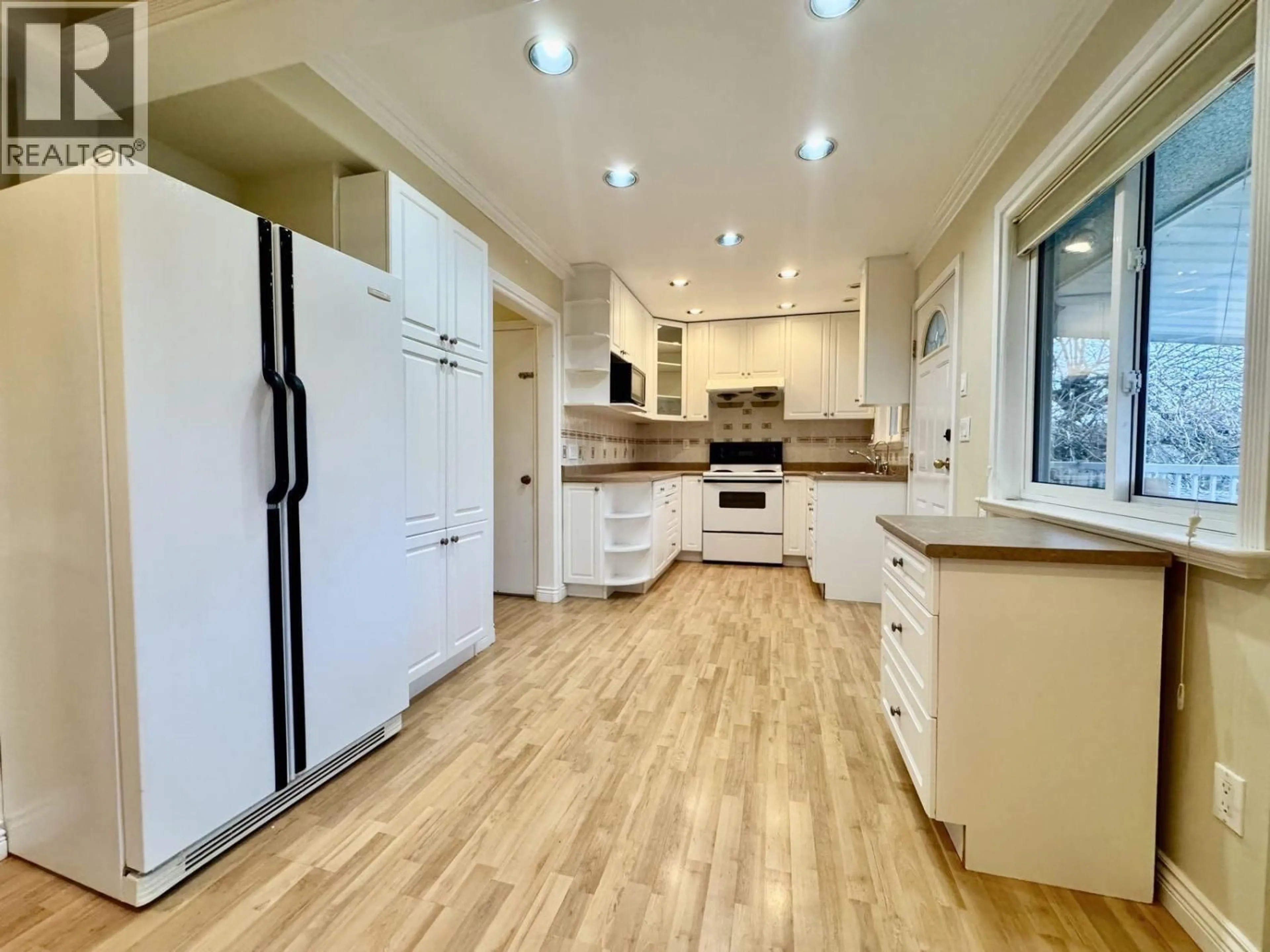 Open concept kitchen, unknown for 9525 SULLIVAN STREET, Burnaby British Columbia V3J1H8