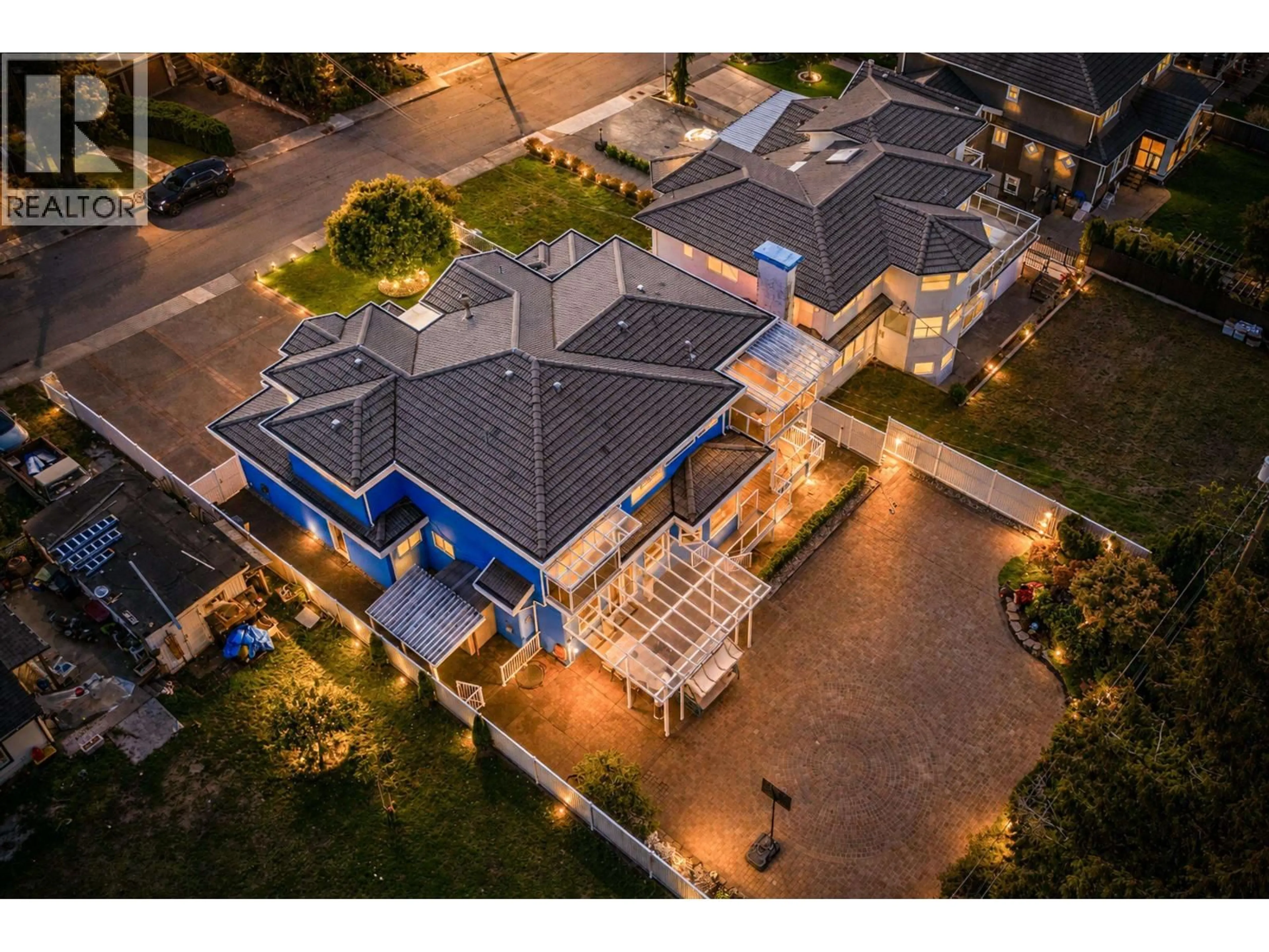 A pic from outside/outdoor area/front of a property/back of a property/a pic from drone, building for 7287 PANDORA STREET, Burnaby British Columbia V5A1B8