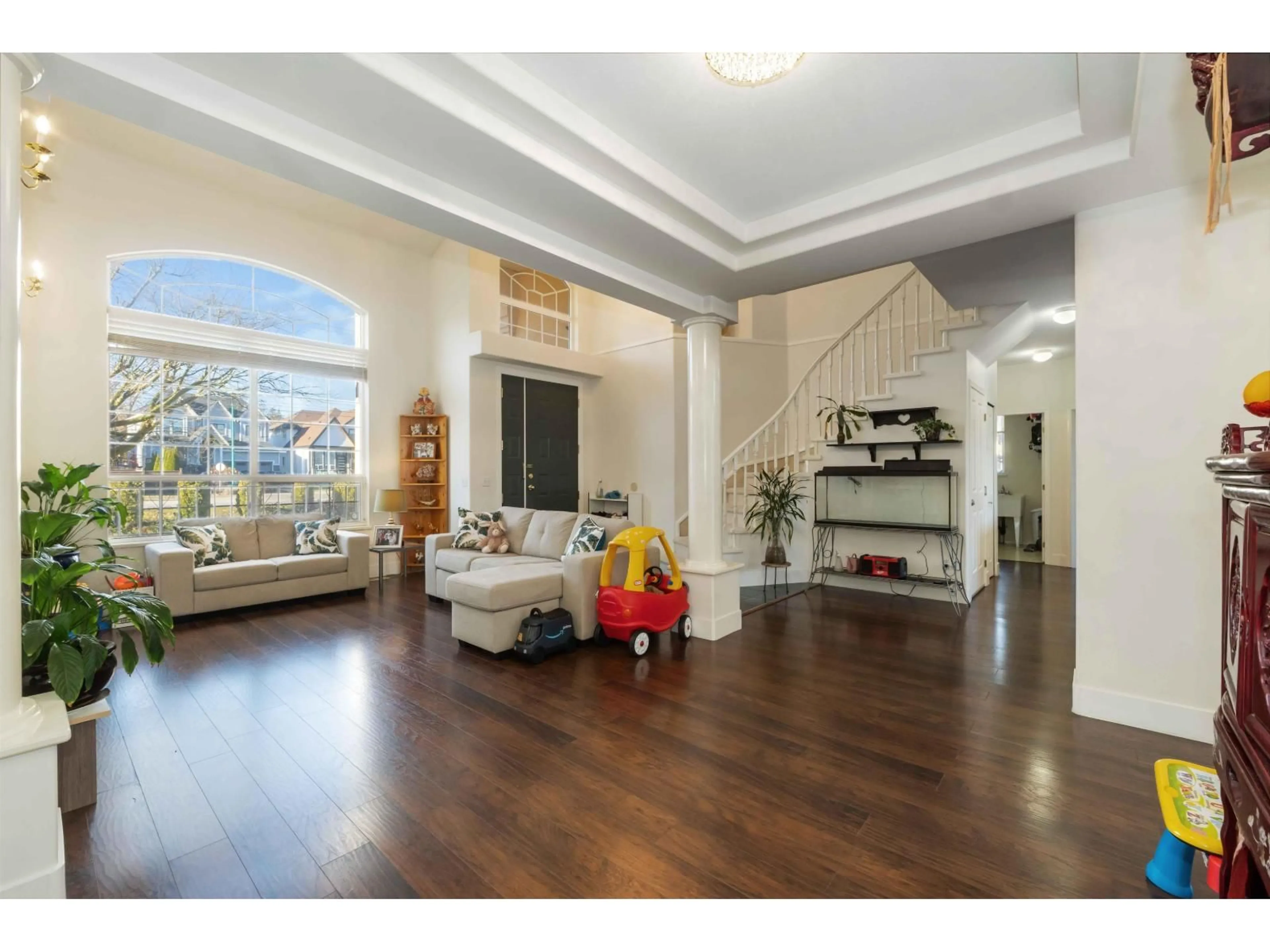 Indoor foyer for 8330 168 STREET, Surrey British Columbia V4N4T7