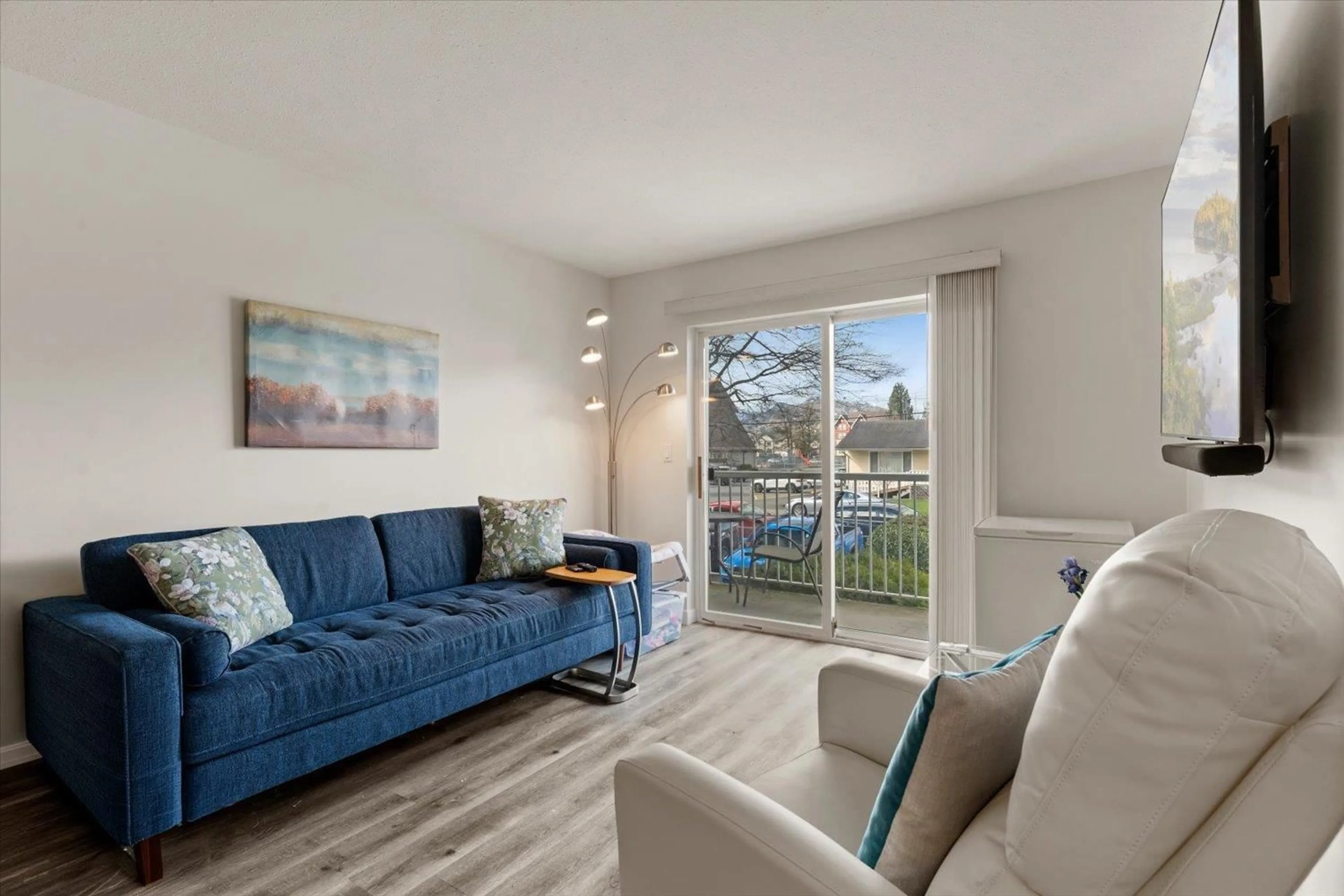 Living room with furniture, unknown for 103 - 8934 MARY STREET, Chilliwack British Columbia V2P4J3