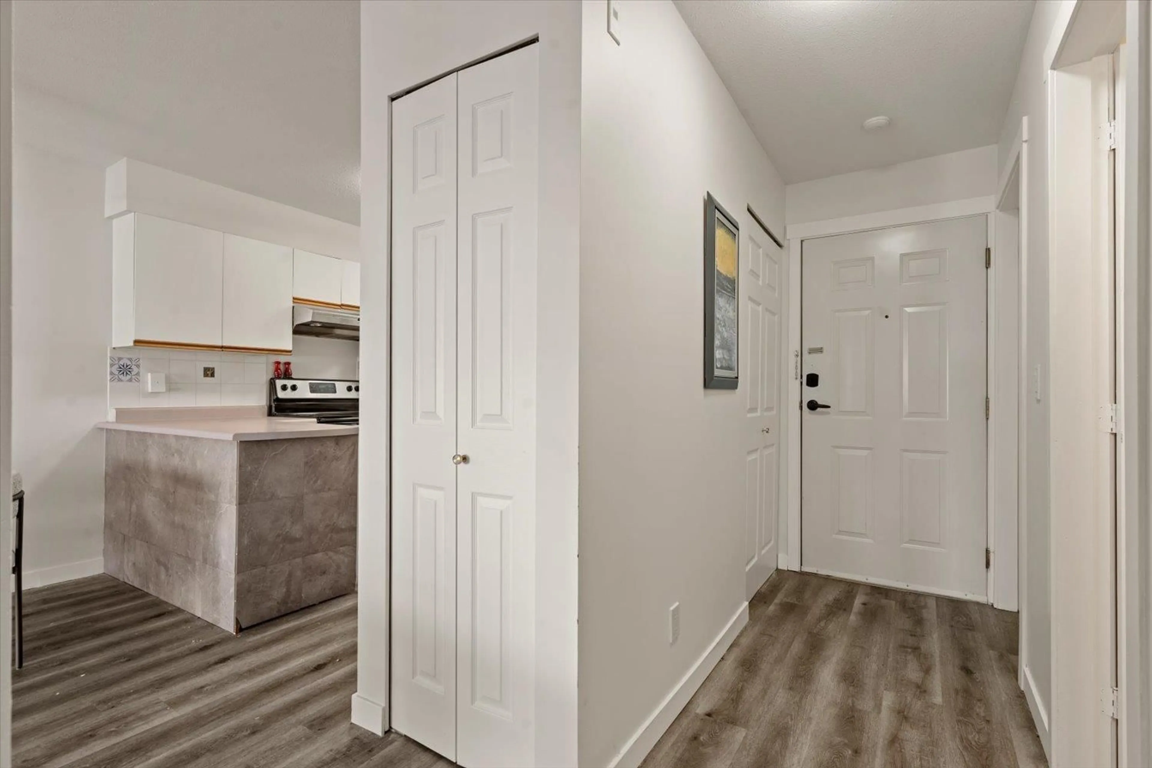 Indoor entryway for 103 - 8934 MARY STREET, Chilliwack British Columbia V2P4J3