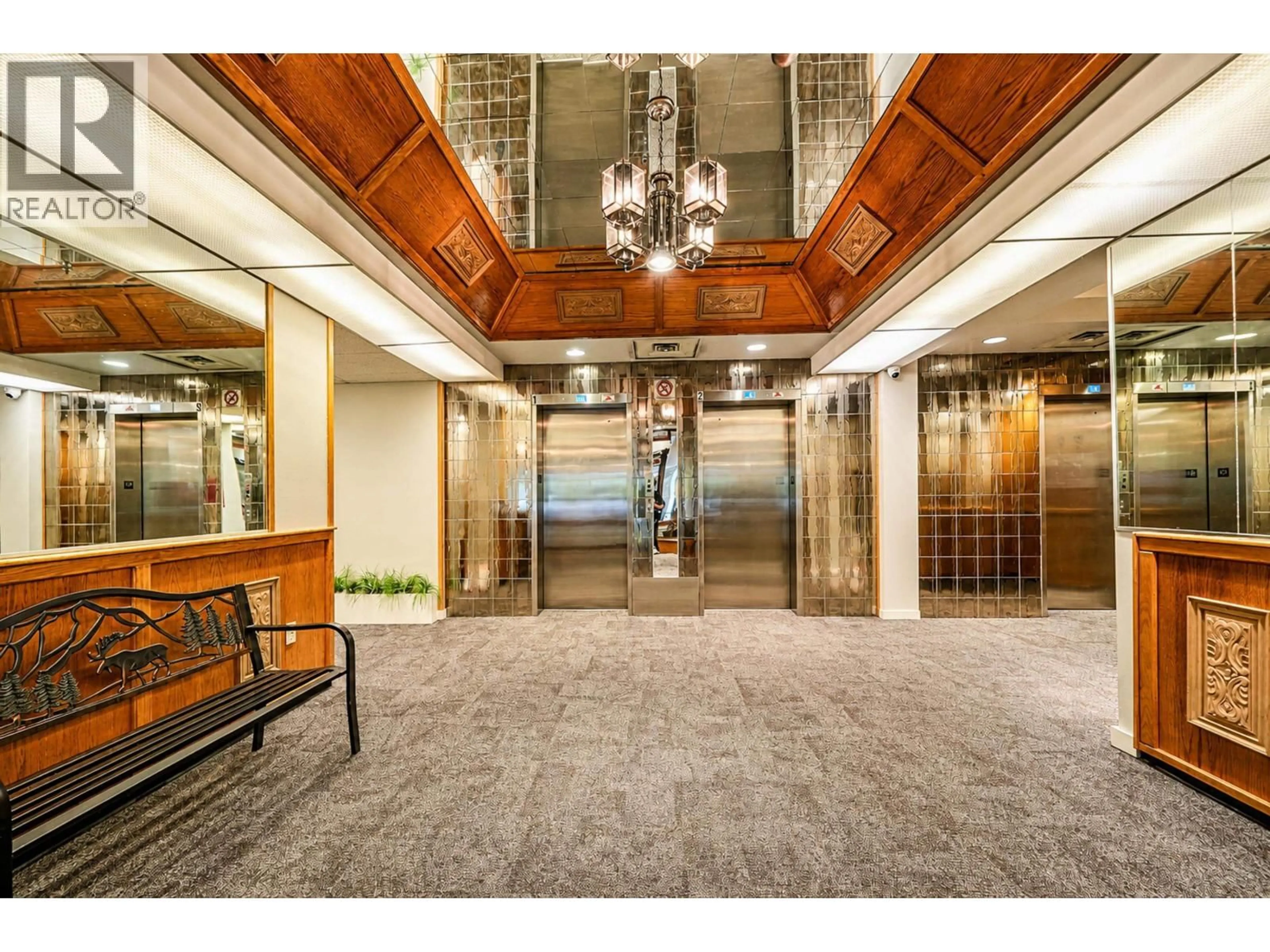 Indoor foyer for 504 - 534 SIXTH STREET, New Westminster British Columbia V3L5K7