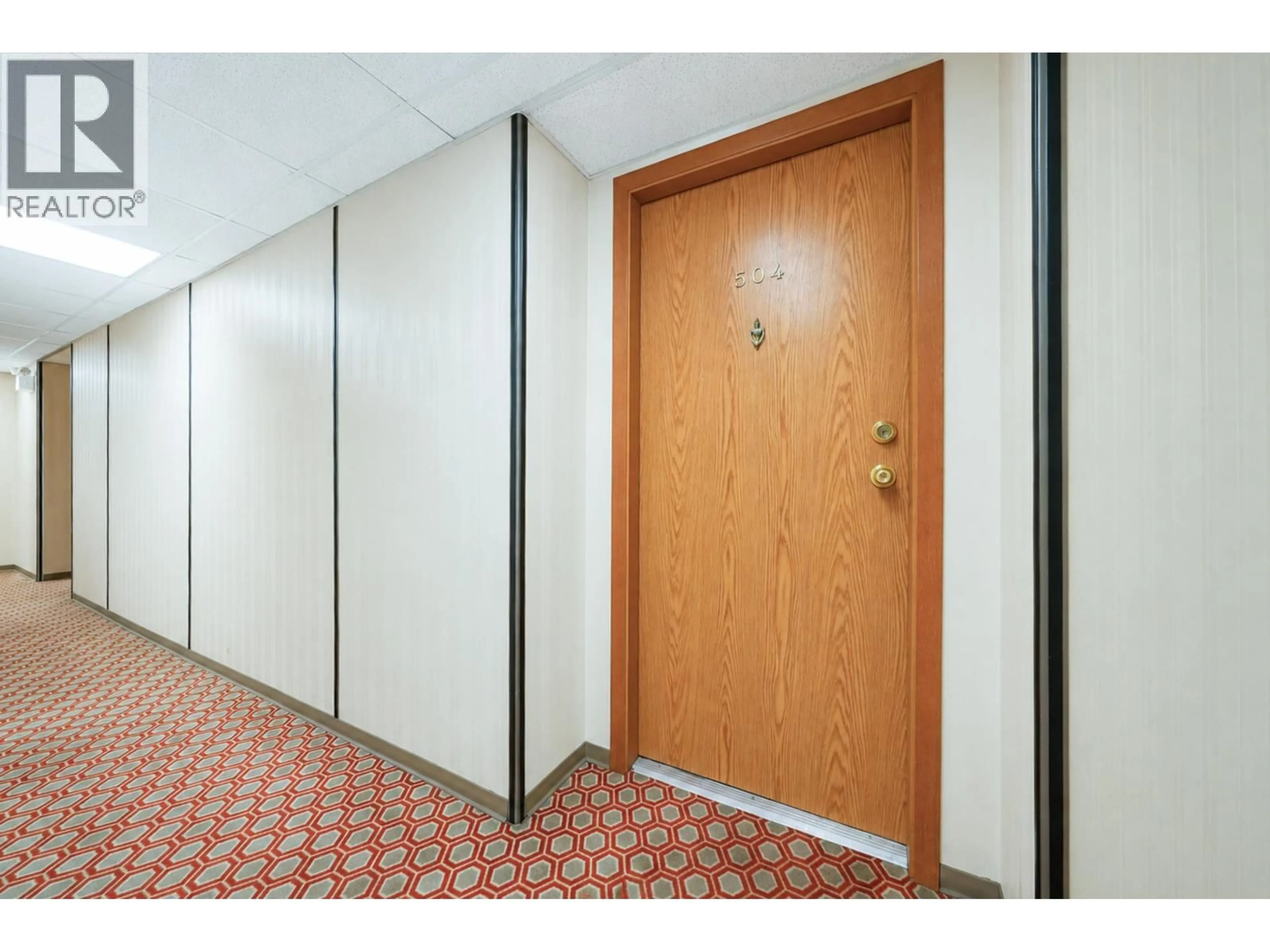 Indoor foyer for 504 - 534 SIXTH STREET, New Westminster British Columbia V3L5K7